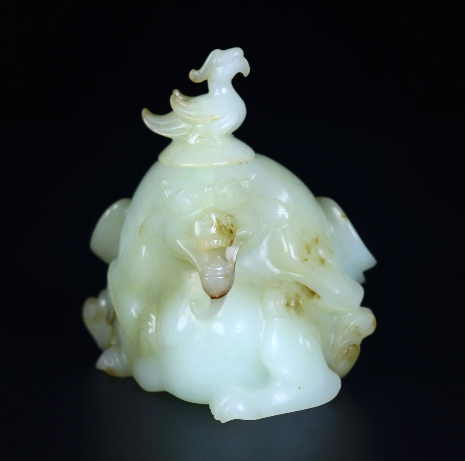 An Exquisite White Jade Beast Ornament: An Exquisite White Jade Beast Ornament,Qing Dynasty,China,Size:3.7inx3.1inx4.1in,Weight:329g 白玉兽摆件,中国清代