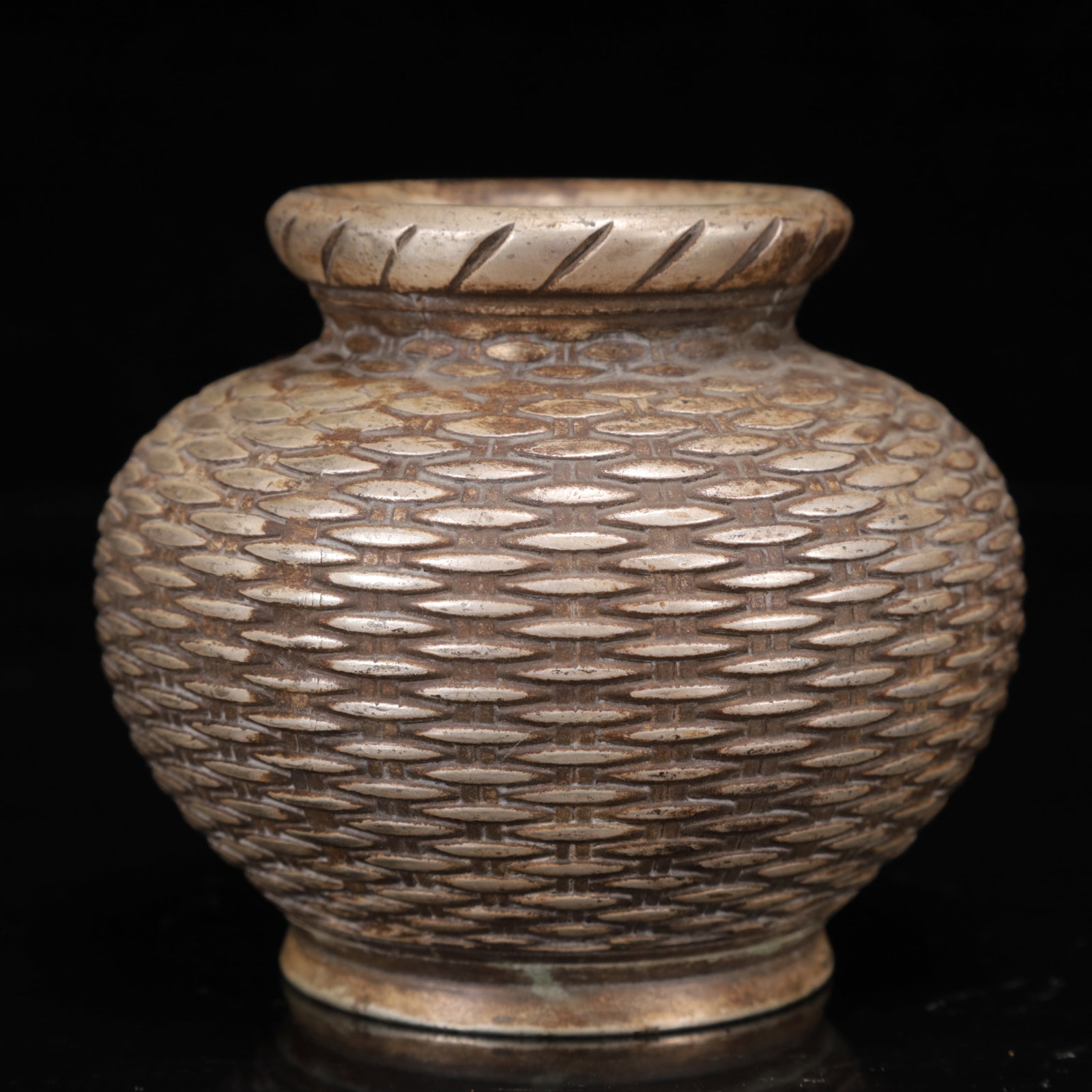 An Exquisite Silver-Plated Bronze Jar: An Exquisite Silver-Plated Bronze Jar,Qing Dynasty,China,Qianlong Four-character Mark,Size:3.9inx3.5in,Weight:600g
