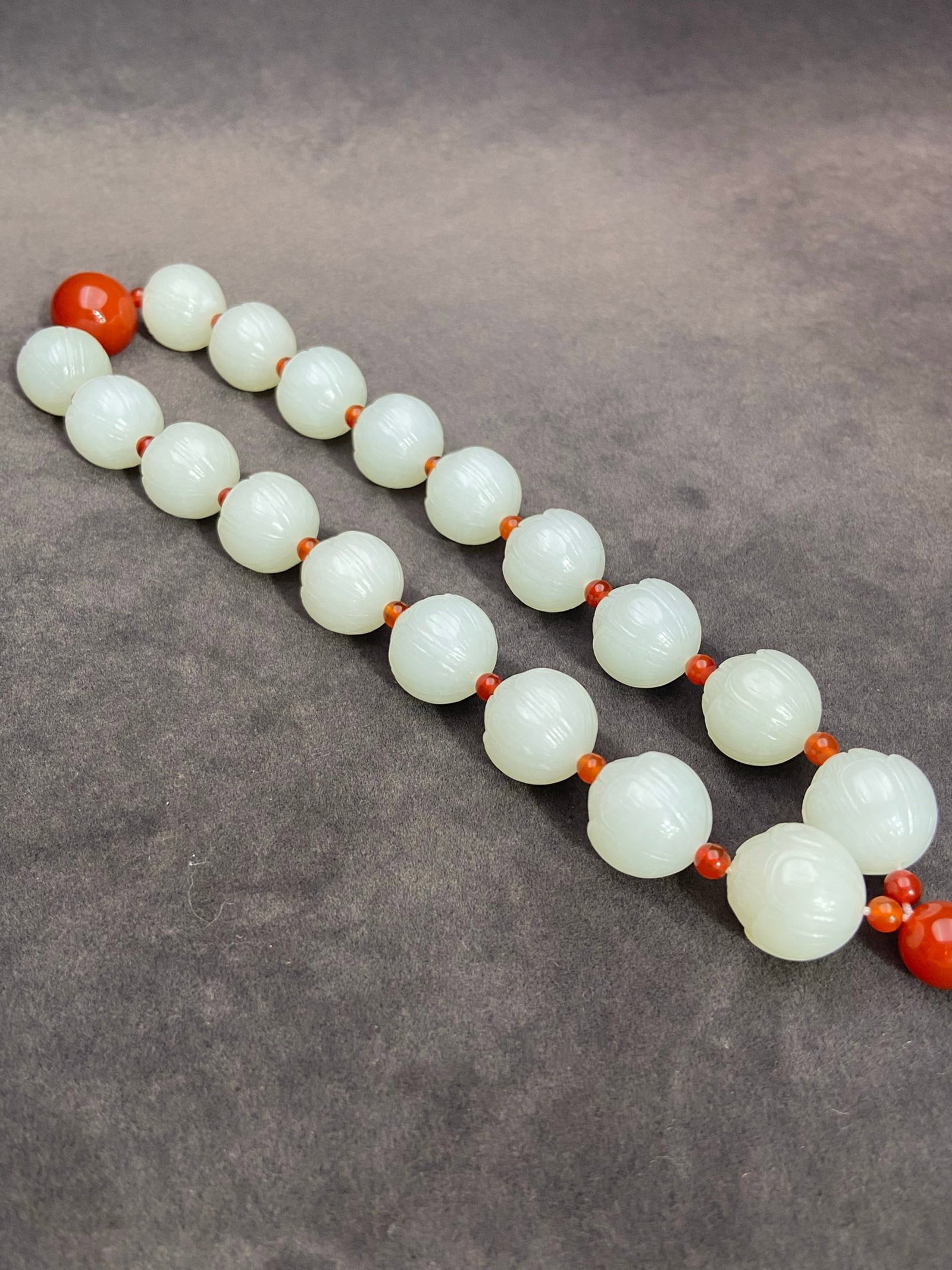 An Exquisite White Jade Lotus Pattern Bracelets - 2