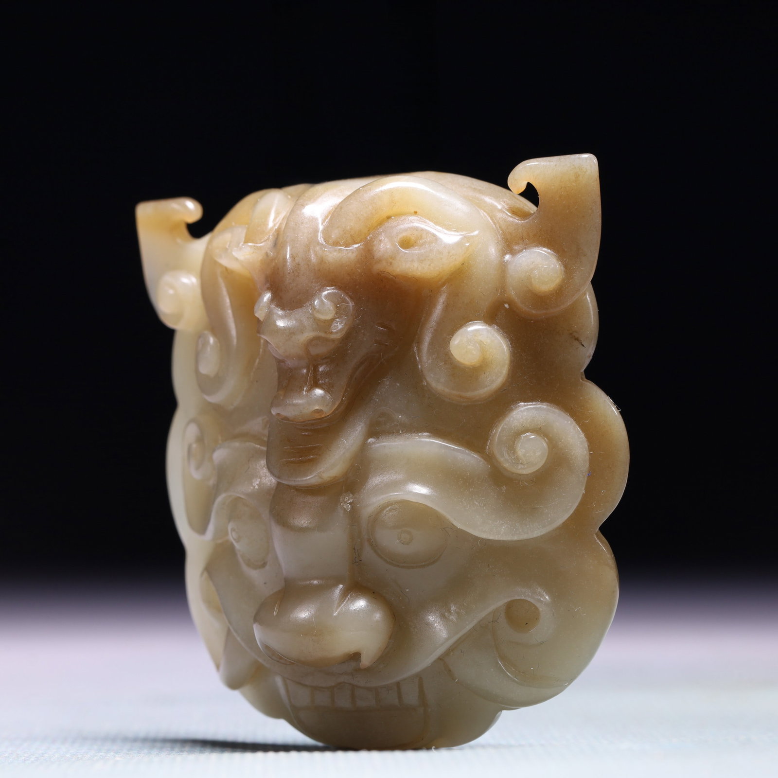 An Exquisite White Jade Beast-Face Pattern Buckle - 2
