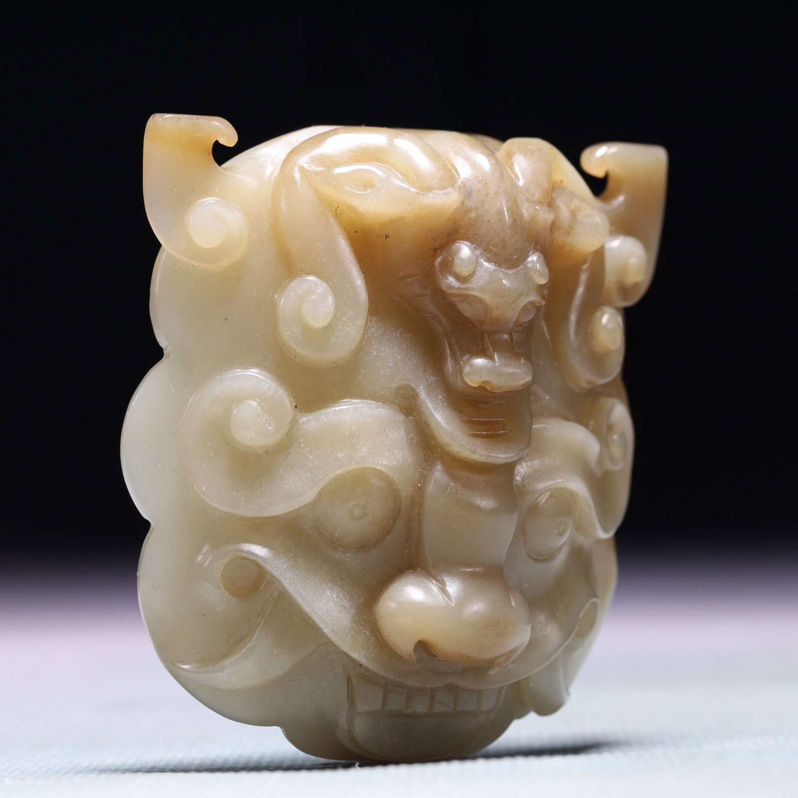 An Exquisite White Jade Beast-Face Pattern Buckle - 3