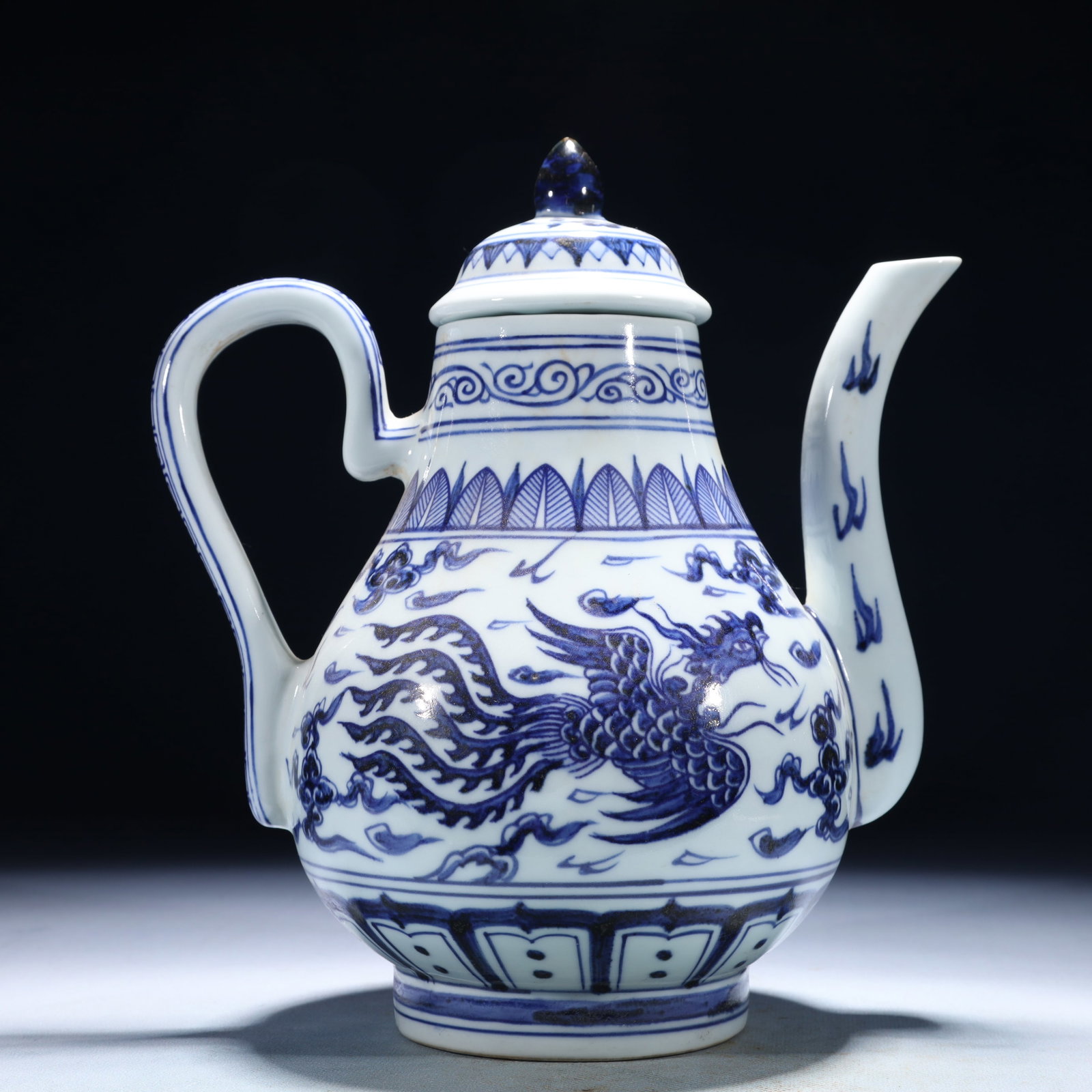 An Exquisite Blue and White Auspicious Cloud and Phoenix Pattern Ewer: An Exquisite Blue and White Auspicious Cloud and Phoenix Pattern Ewer,Ming Dynasty,China,Xuande Six-character Mark,Size:8.3inx5.5inx9.8in,Weight:1350g