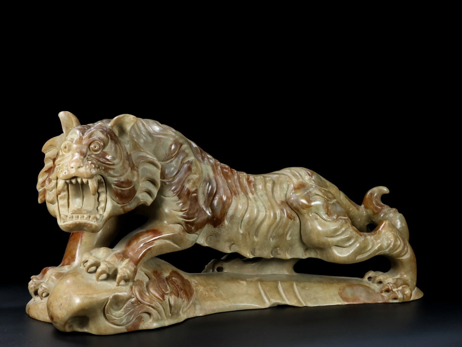 An Exquisite Archaic Jade Tiger Ornament: An Exquisite Archaic Jade Tiger Ornament,Ancient Time,China,Size:22.4inx10.6inx7.7in,Weight:24200g 高古玉虎摆件,中国远古时期