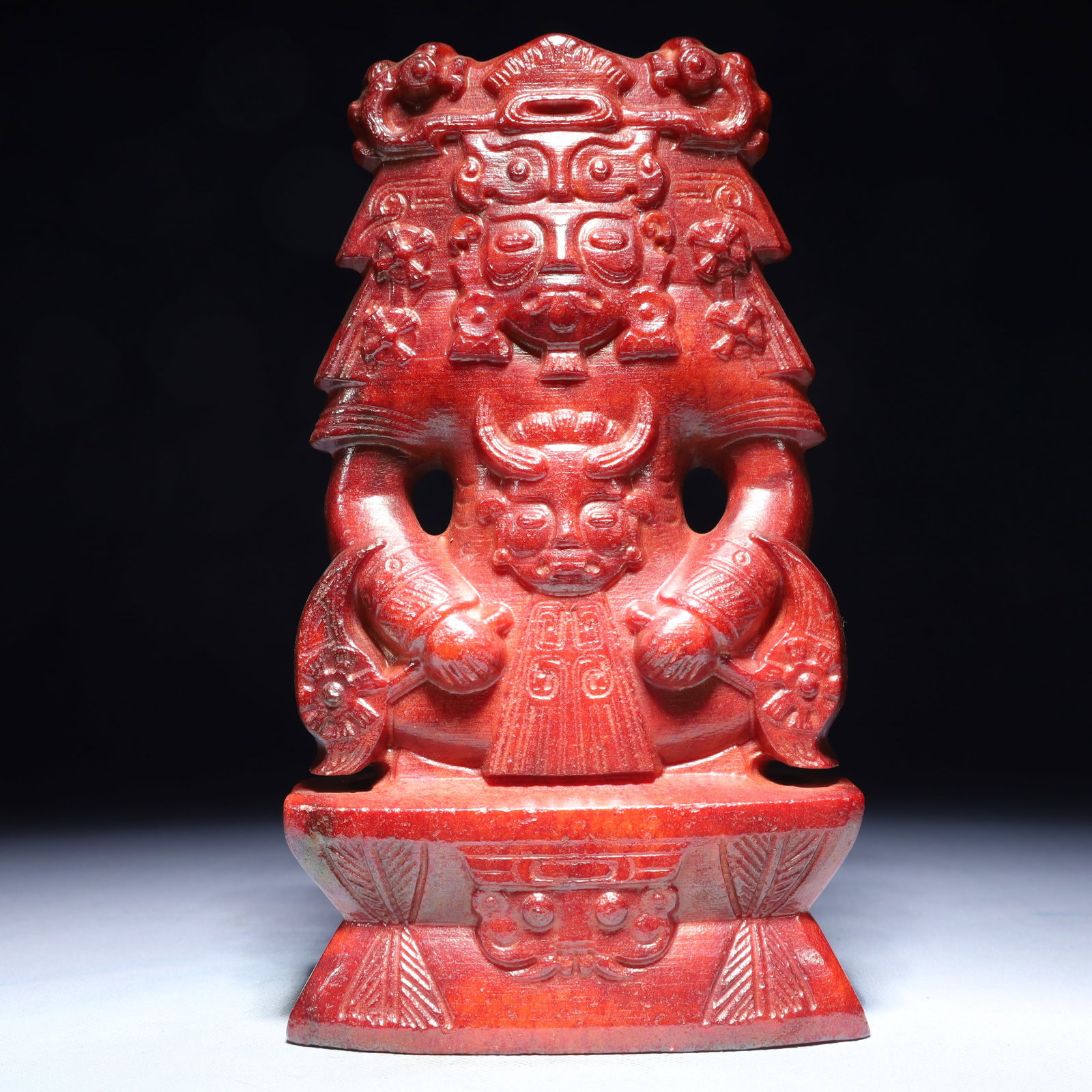 An Exquisite Archaic Jade Beast Ornament: An Exquisite Archaic Jade Beast Ornament,Ancient Time,China,Size:5.1inx2.4inx9.1in,Weight:2700g 高古玉兽摆件,中国远古时期
