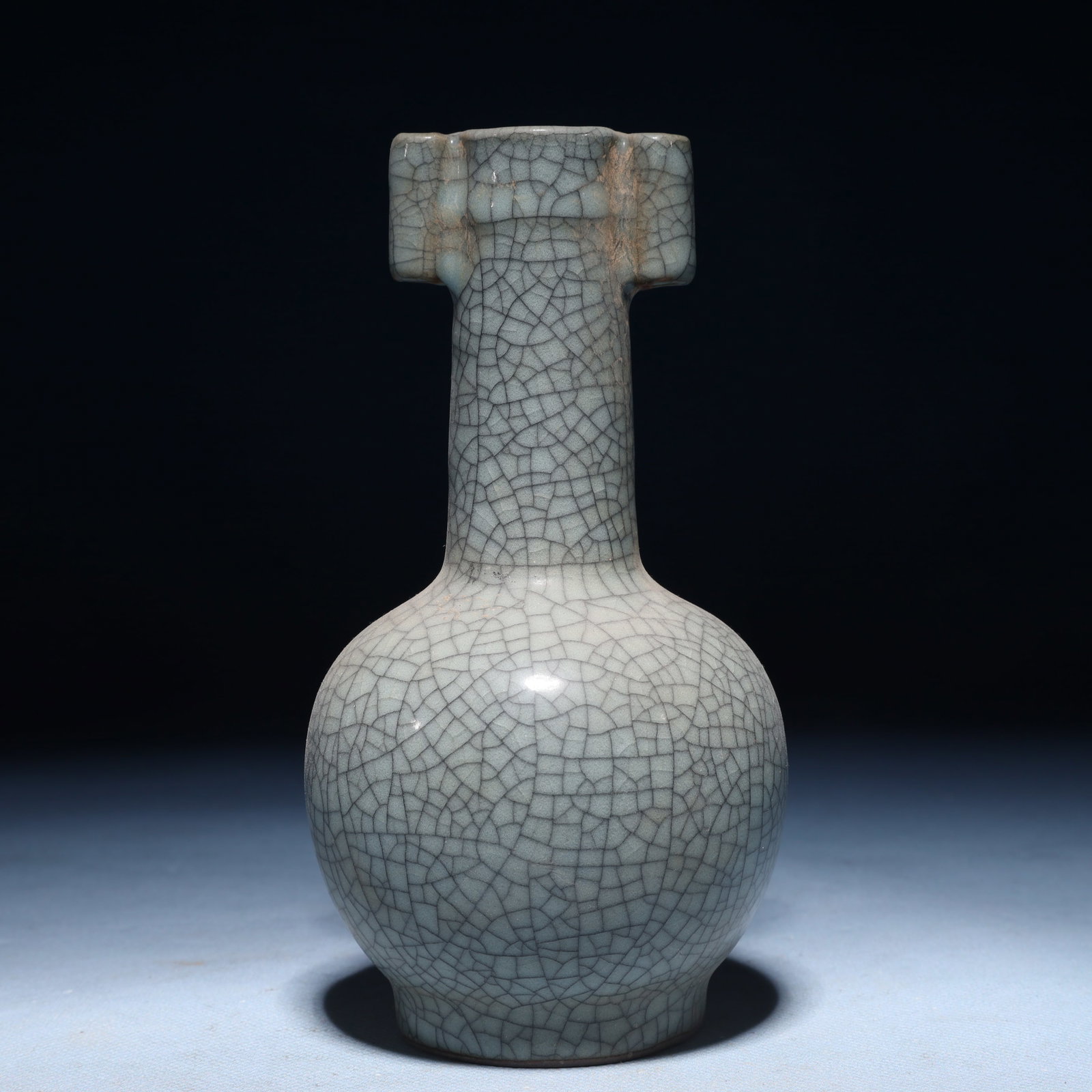 An Exquisite Guan yao Double-Ears Vase: An Exquisite Guan yao Double-Ears Vase Guan yao Double-Ears Vase,Song Dynasty,China,Size:3.1inx6.3in,Weight:300g 官窑双耳瓶,中国宋代