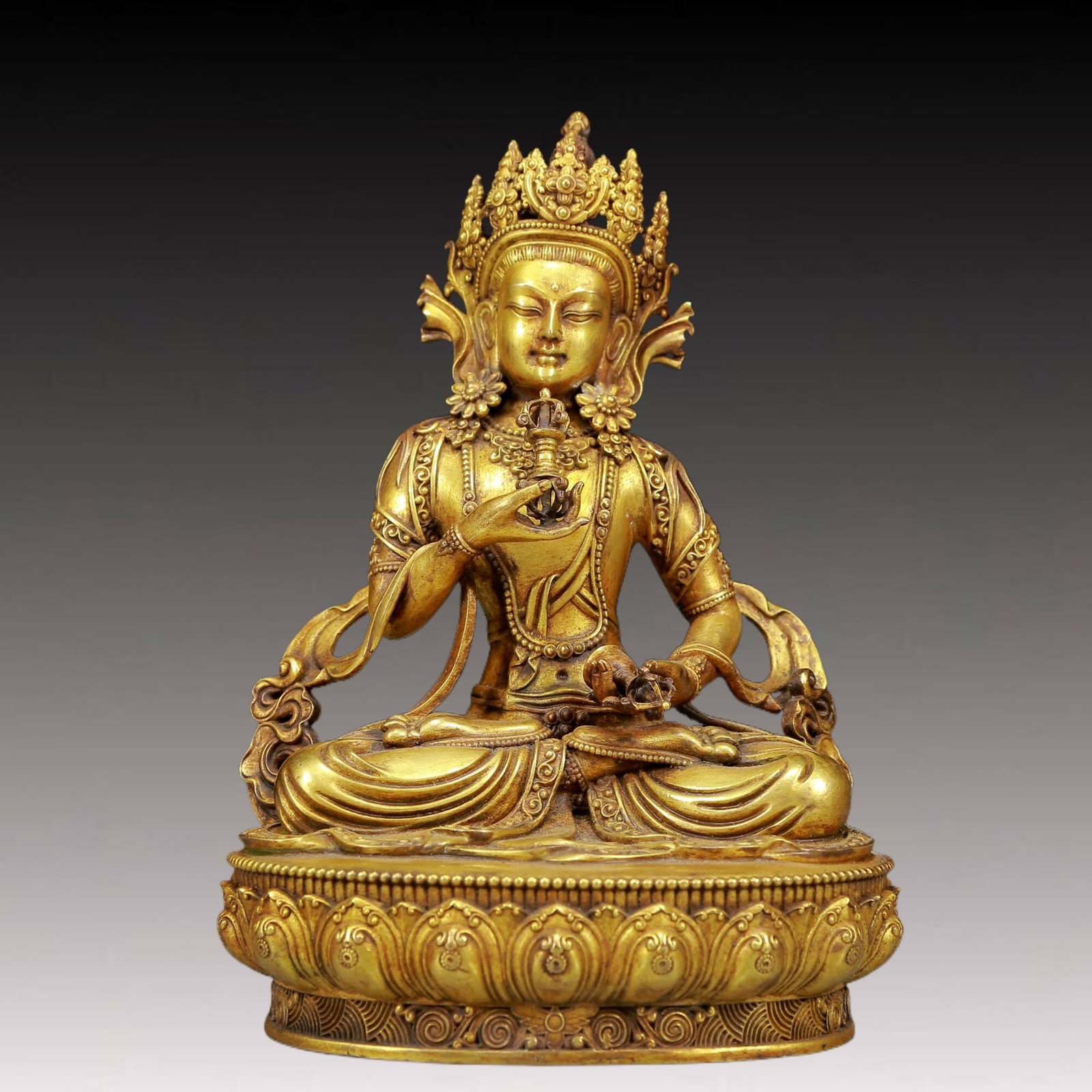 A Solemn Gilt Bronze Statue of Vajrasattva: A Solemn Gilt Bronze Statue of Vajrasattva,Ming Dynasty, China,Size:5.9inx4.3inx8.5in,Weight:1915g 铜鎏金金刚萨陲像，明代