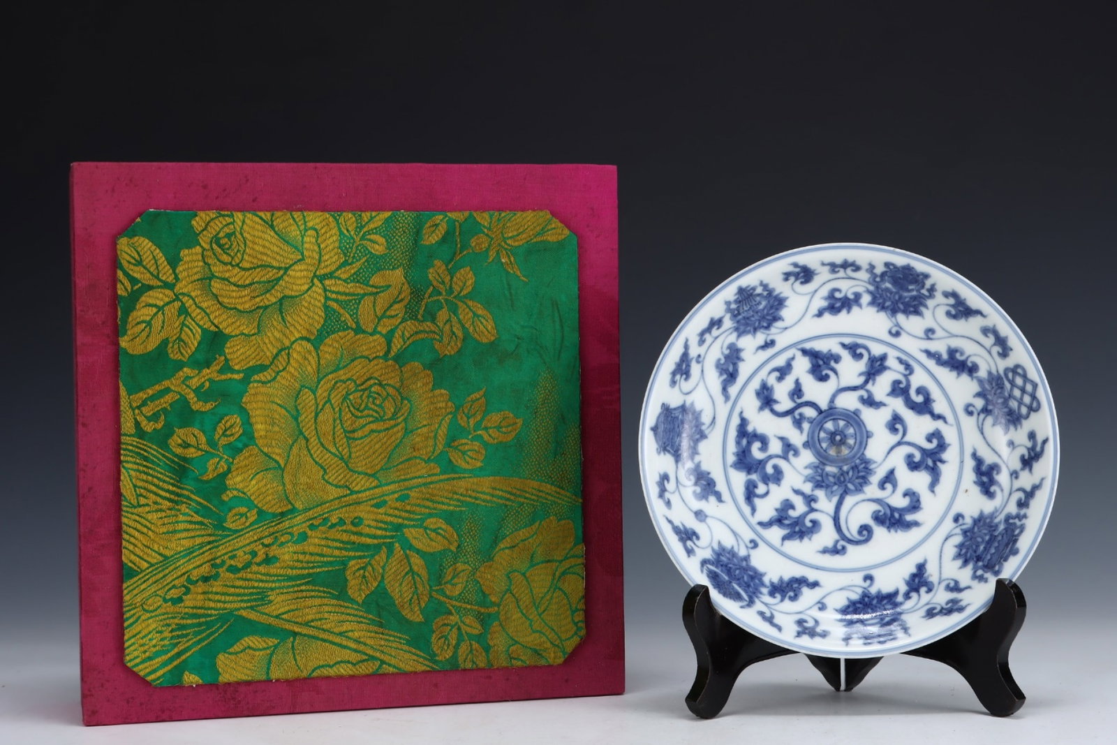 An Exquisite Blue and White Lotus Pattern Plate: An Exquisite Blue and White Lotus Pattern Plate,Ming Dynasty,China,Chenghua Six-character Mark,Size:1.6inx7.7in 青花缠枝莲纹盘子,中国明