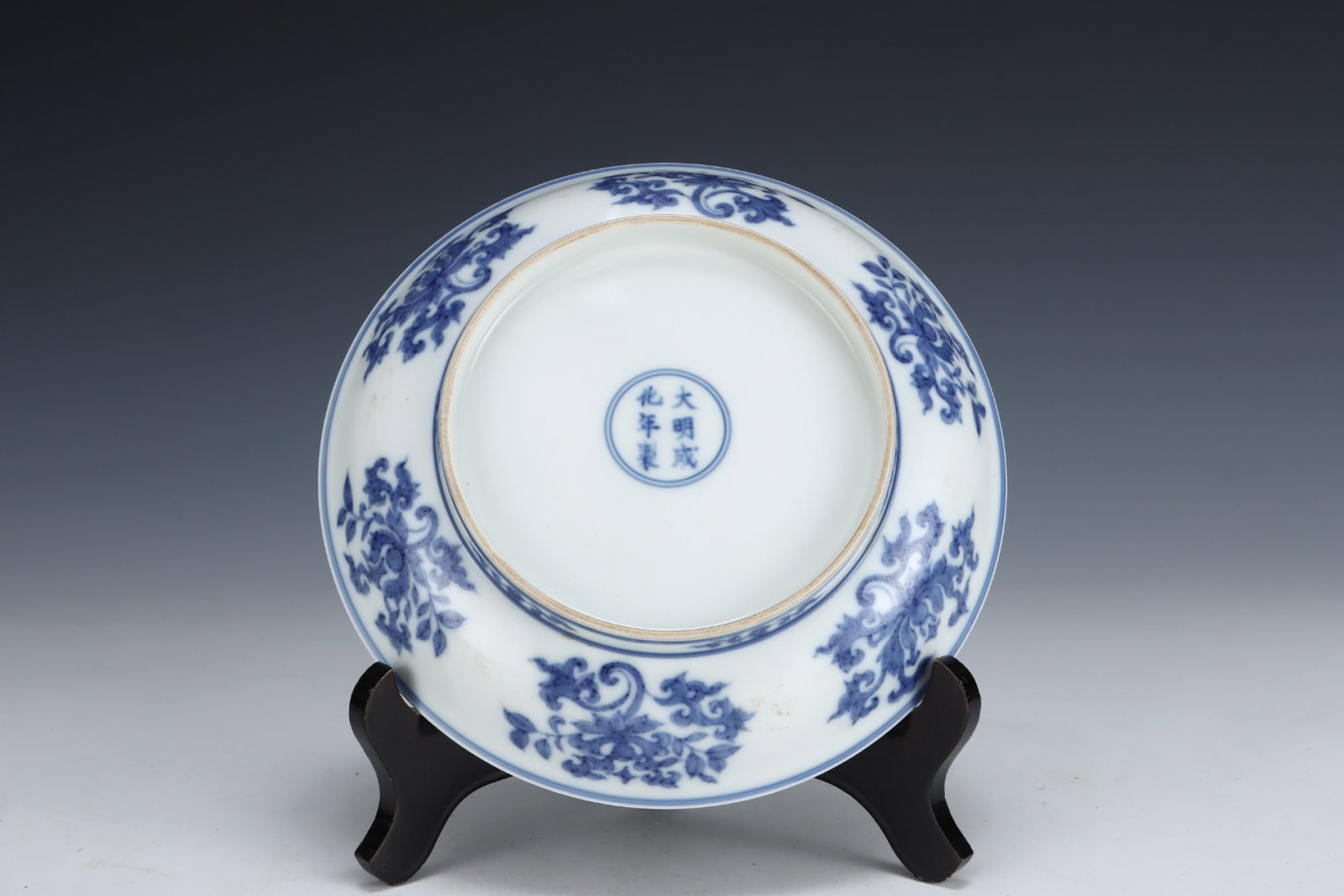 An Exquisite Blue and White Lotus Pattern Plate - 5