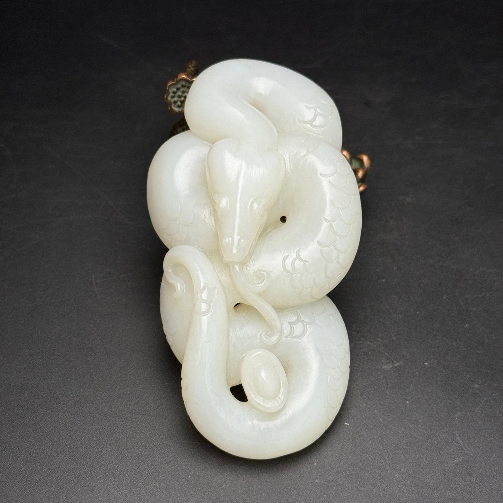 An Exquisite White Jade Snake Hand Piece: An Exquisite White Jade Snake Hand Piece,Qing Dynasty,China,Size:3.7inx2inx1.1in,Weight:152g 白玉蛇手把件,中国清代