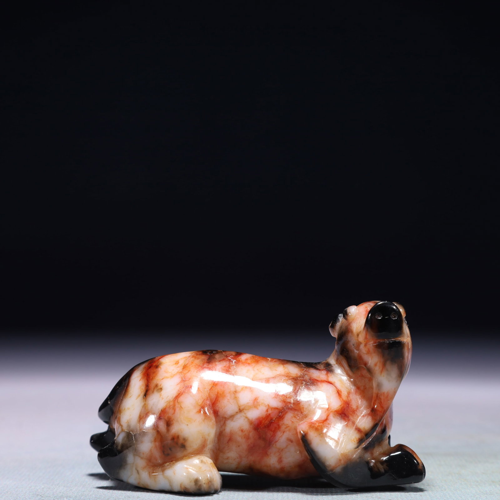 An Exquisite White Jade Unicorn Ornament: An Exquisite White Jade Unicorn Ornament,Qing Dynasty,China,Size:3inx1.4inx1.6in,Weight:159.3g 白玉独角兽摆件,中国清代
