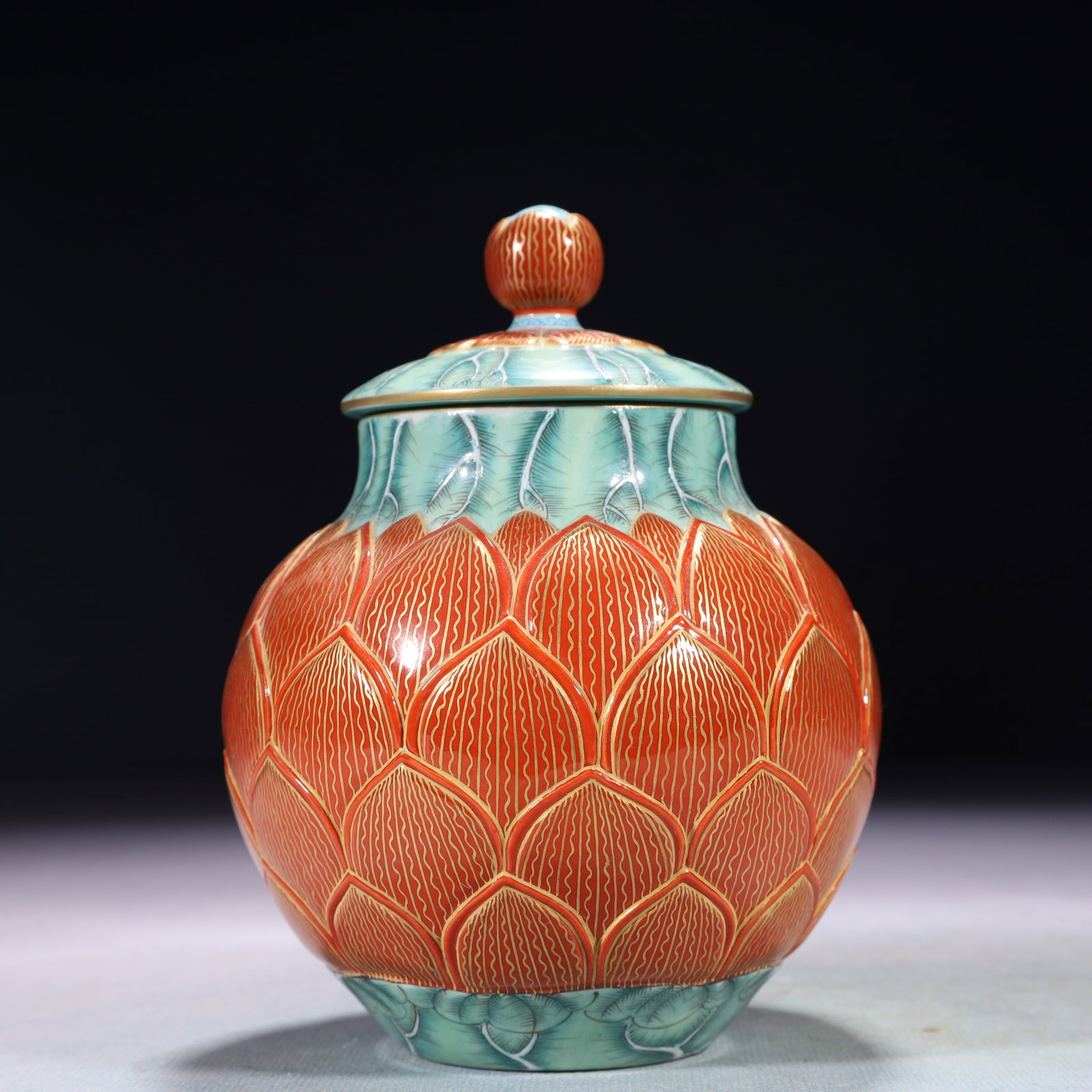 An Exquisite Red Glazed Flower Pattern Teapot - 3