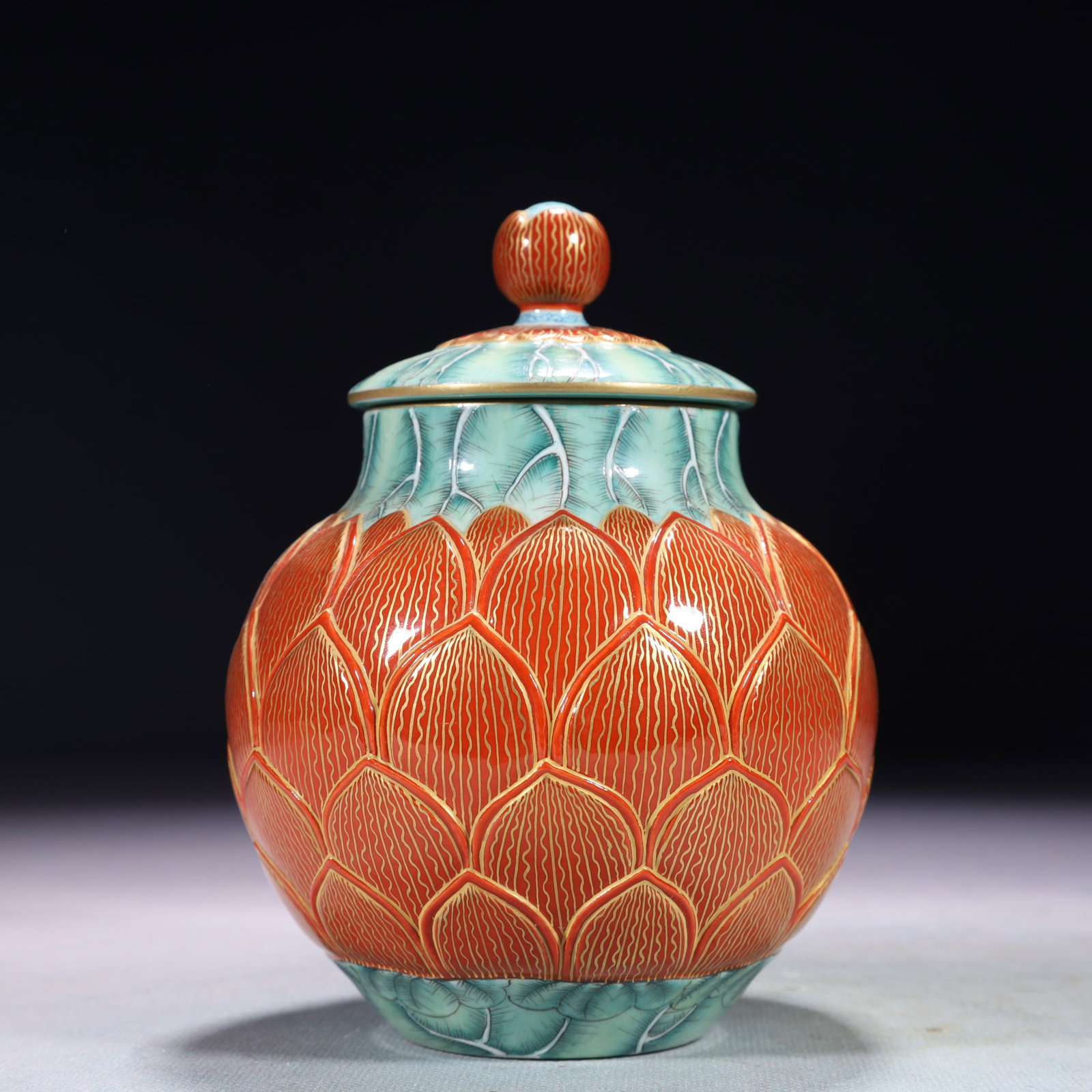 An Exquisite Red Glazed Flower Pattern Teapot - 4