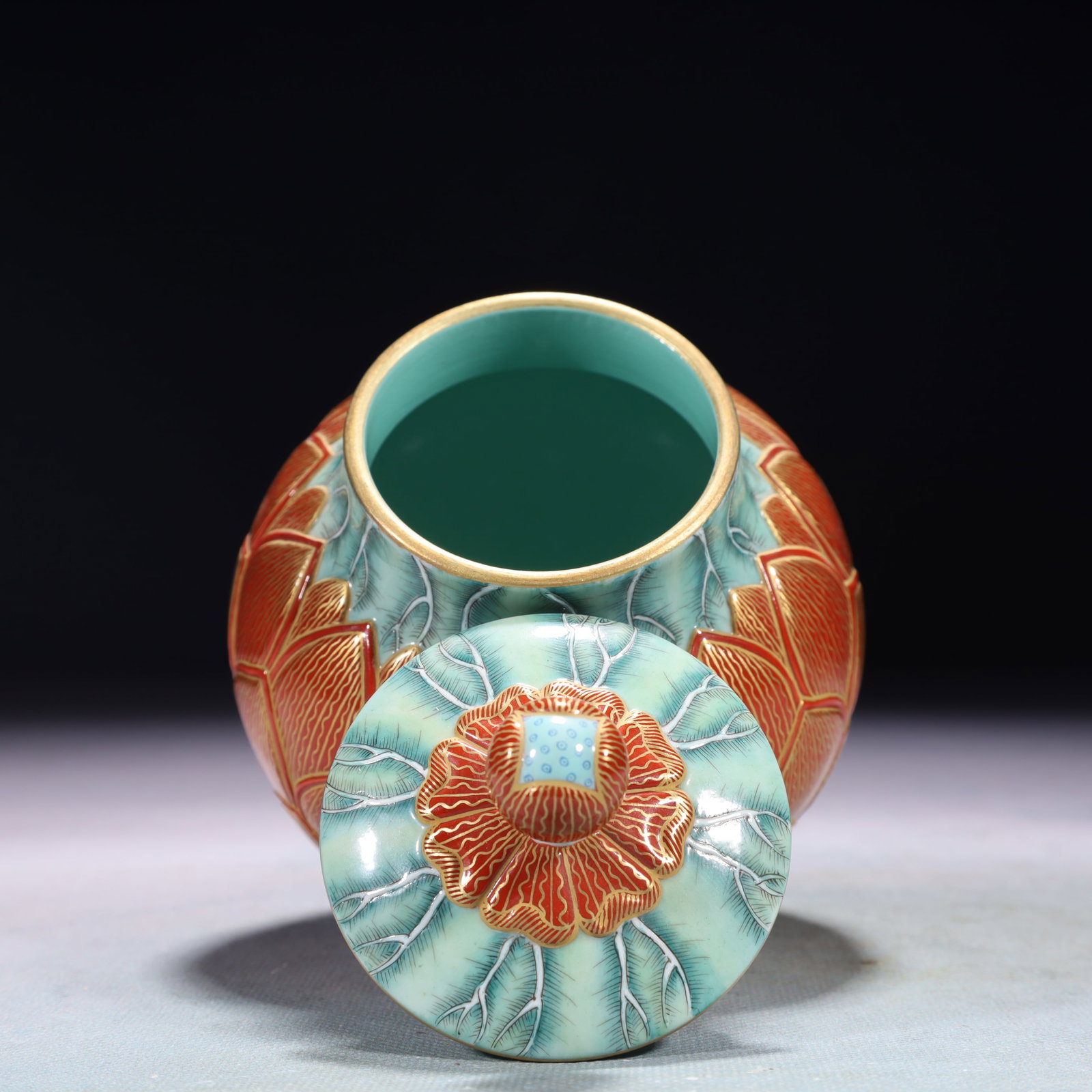 An Exquisite Red Glazed Flower Pattern Teapot - 6
