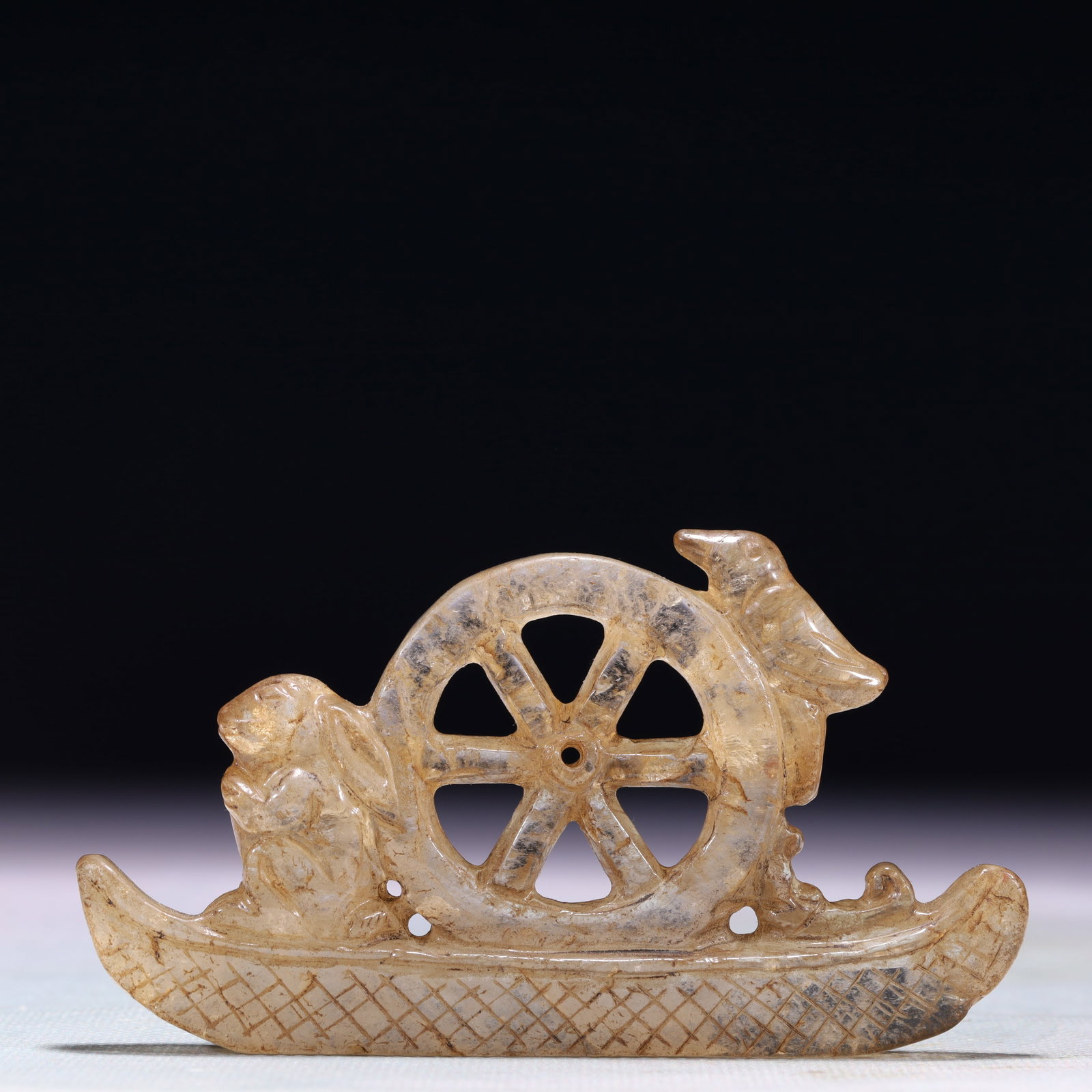An Exquisite Crystal Boat Ornament: An Exquisite Crystal Boat Ornament,Qing Dynasty,China,Size:4.3inx0.4inx2.2in,Weight:102.3g 水晶船摆件,中国清代