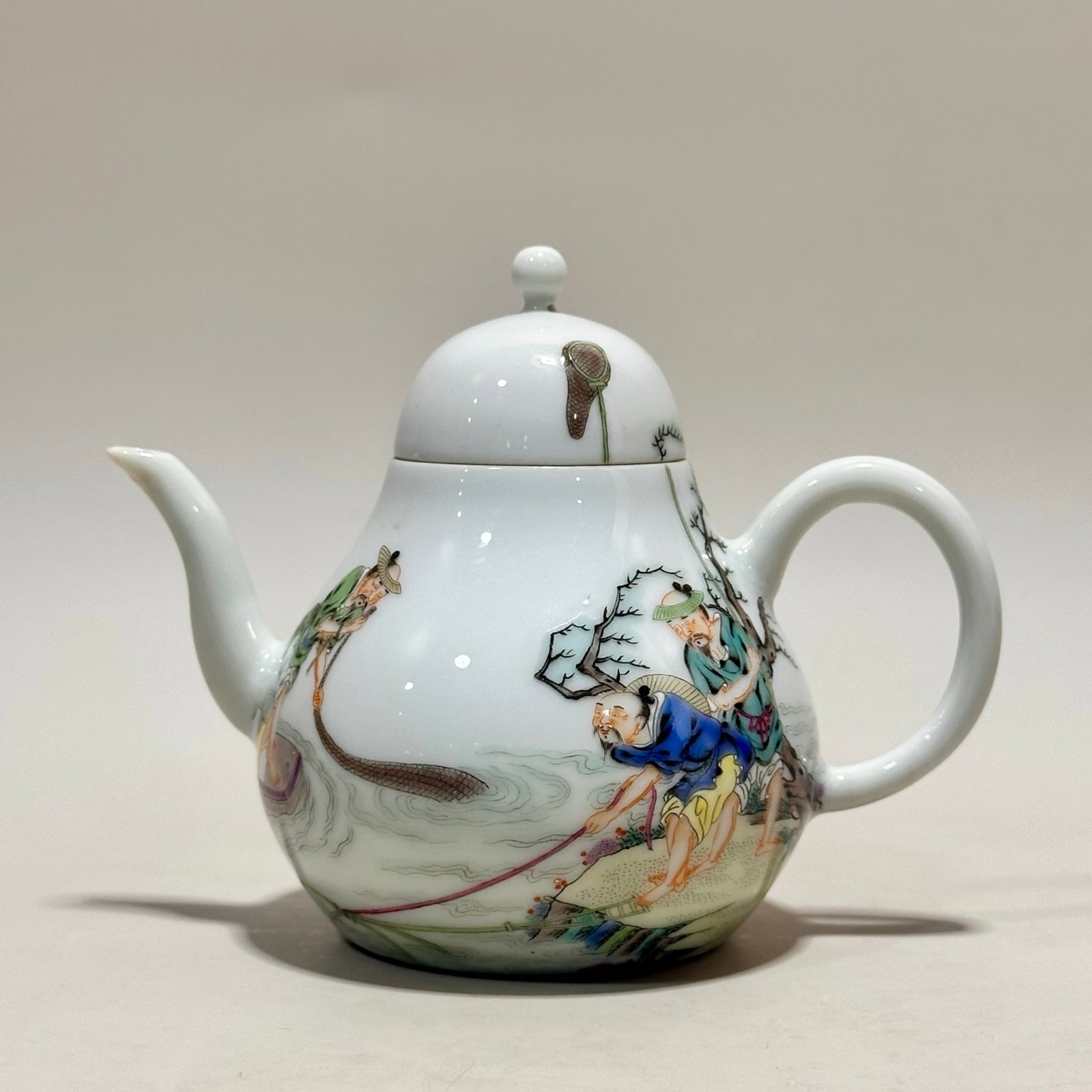 An Exquisite Famille-Rose Character and Story Pattern Teapot: An Exquisite Famille-Rose Character and Story Pattern Teapot,Qing Dynasty,China,Yongzheng Four-character Mark,Size:3.5inx4.6in 粉彩人物故事纹茶壶,