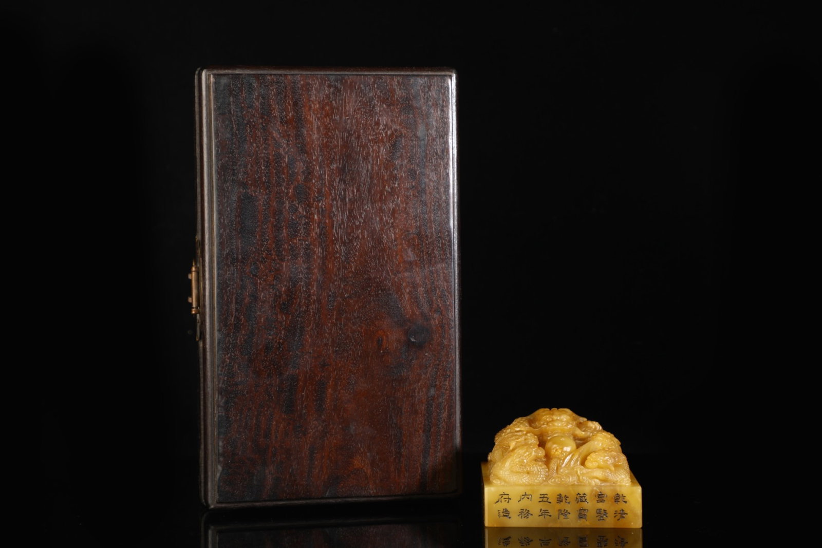 An Exquisite Tianhuang Stone Dragon Pattern Seal: An Exquisite Tianhuang Stone Dragon Pattern Seal,Qing Dynasty,China,Qianlong Six-Character Mark,Size:2.2inx3.1in,Weight:650g 田黄石龙纹印章,中国&#