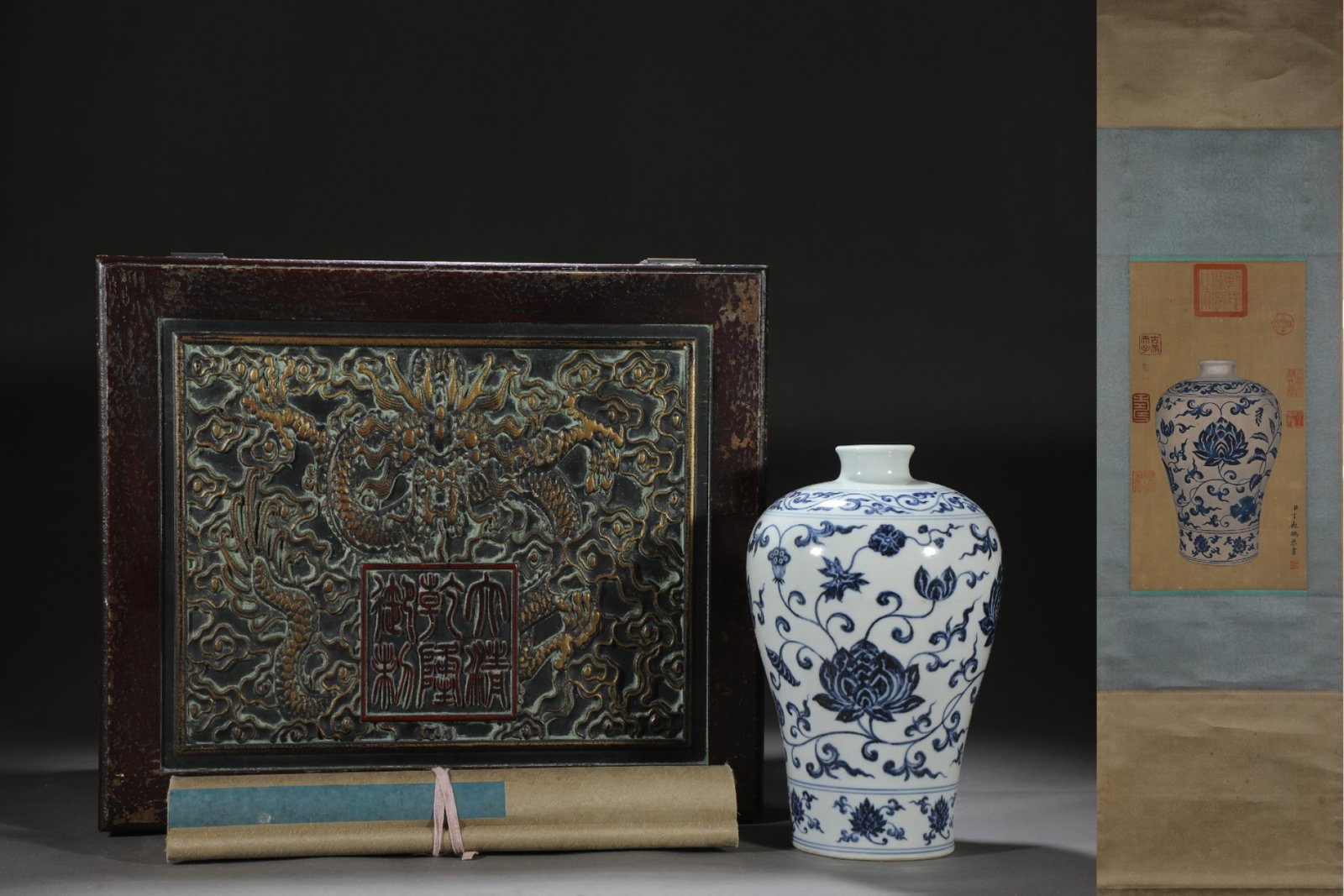 An Exquisite Blue and White Lotus Pattern Vase,with Chinese Vertical Scroll Ink Painting on Silk: An Exquisite Blue and White Lotus Pattern Vase,with Chinese Vertical Scroll Ink Painting on Silk,Ming Dynasty,China,Size:10.6inx6.3in 青花缠枝莲纹瓶,配&