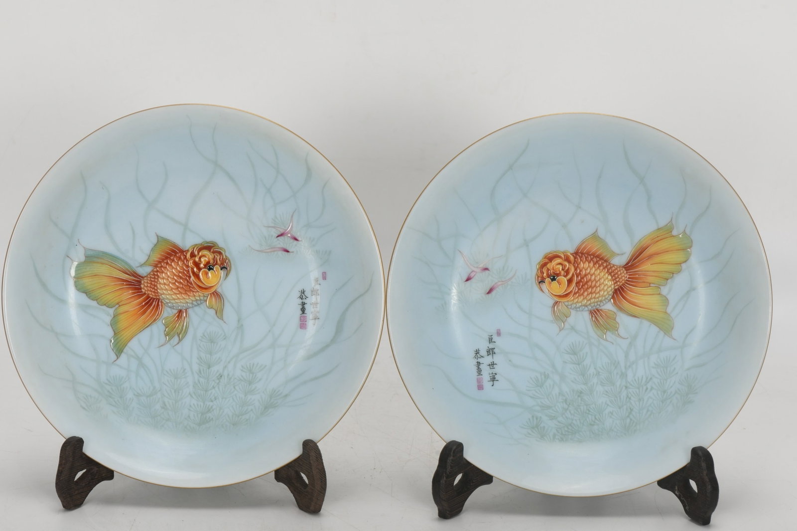 A Pair of Exquisite Enamel Hornwort Pattern Plates,with poem: A Pair of Exquisite Enamel Hornwort Pattern Plates,with poem,Qing Dynasty,China,Yongzheng Six-character Mark,Size:1.7inx8.2in 一对珐琅彩鱼藻纹盘&#