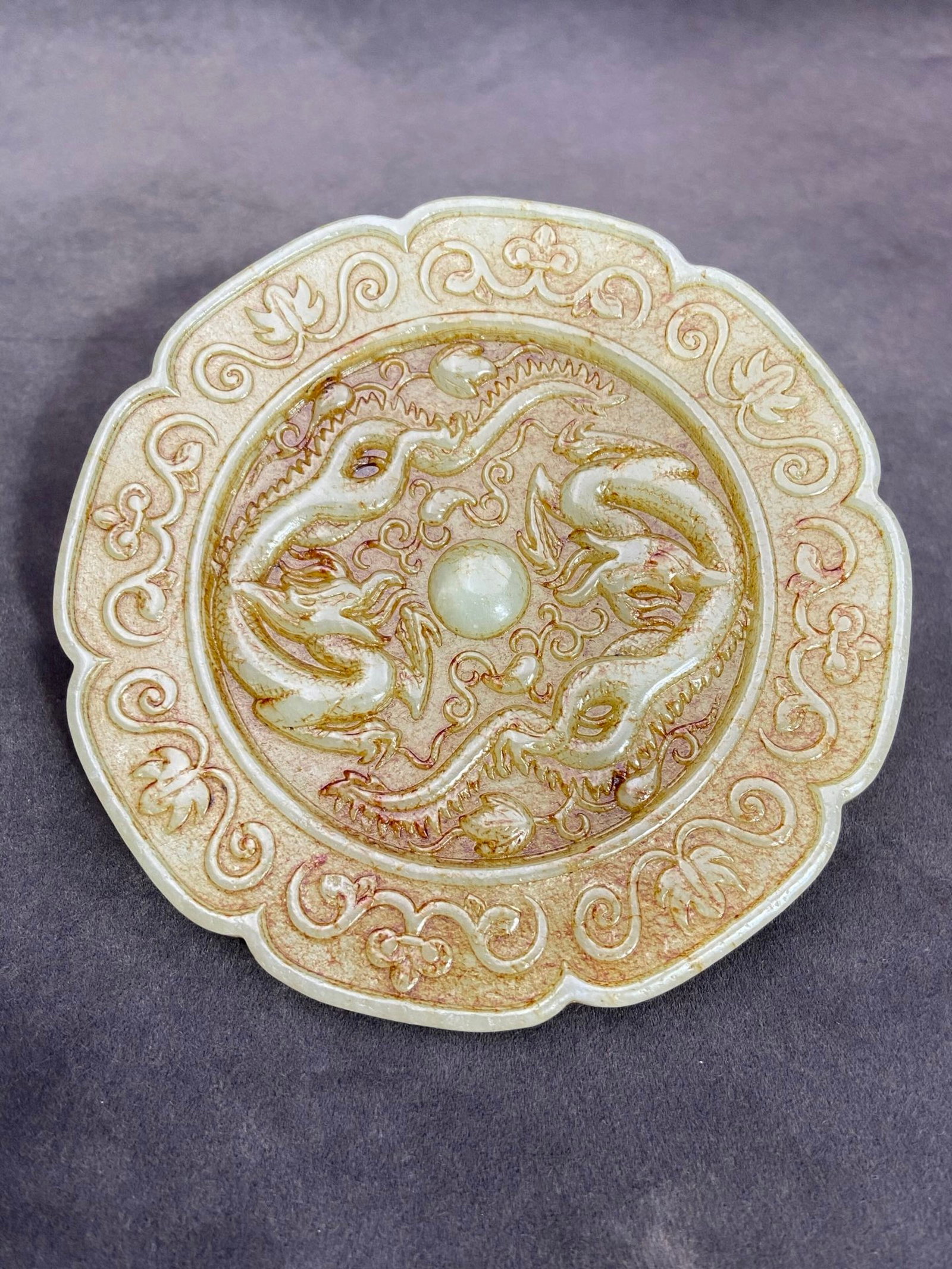 An Exquisite White Jade Dragon Pattern Mirror: An Exquisite White Jade Dragon Pattern Mirror,Qing Dynasty,China,Size:4inx0.3in,Weight:140g 白玉龙纹镜子,中国清代