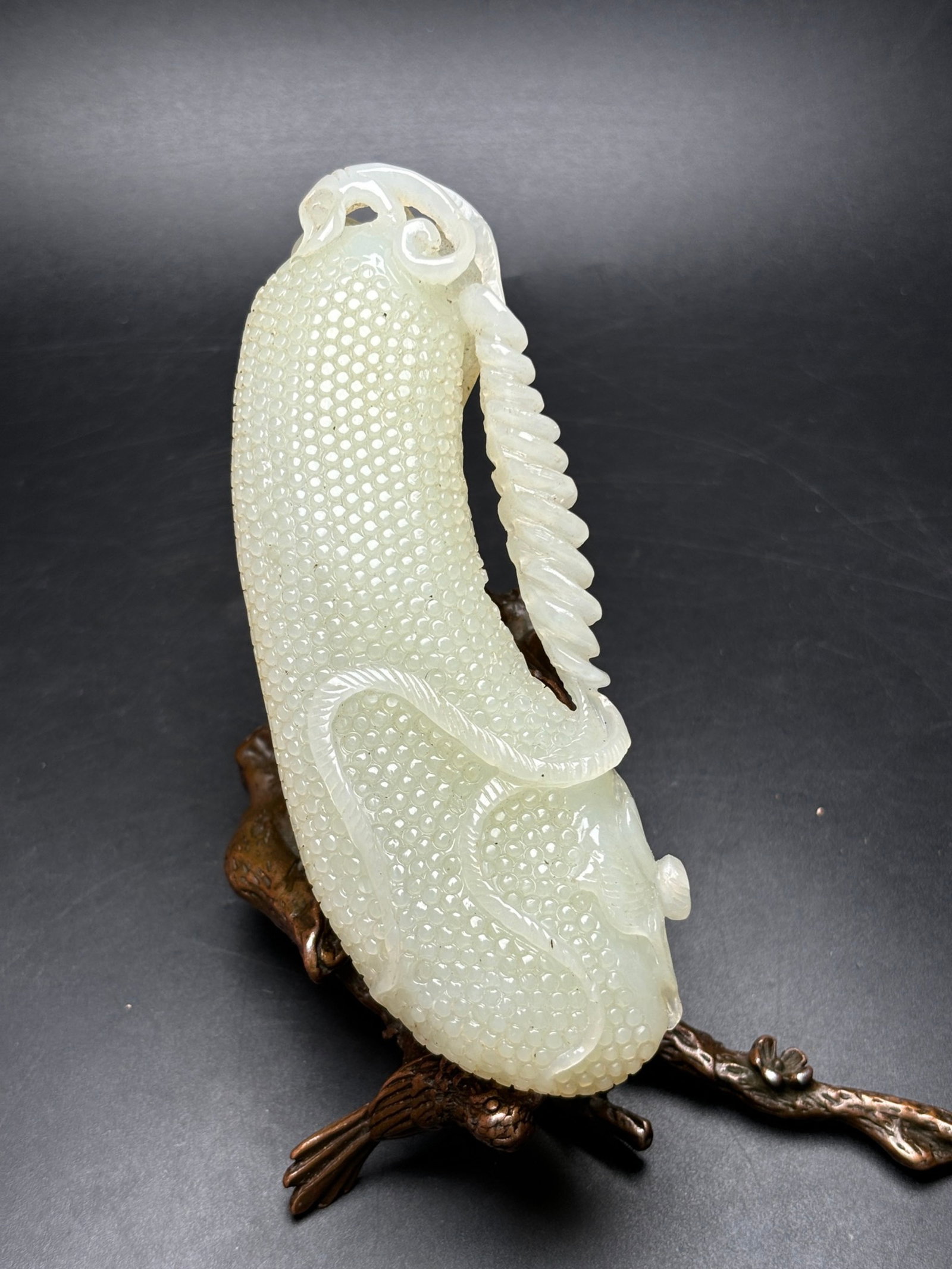 An Exquisite White Jade Cucumber Pendant: An Exquisite White Jade Cucumber Pendant,Qing Dynasty,China,Size:4.4inx1.6inx0.7in,Weight:123g 白玉黄瓜挂件,中国清代