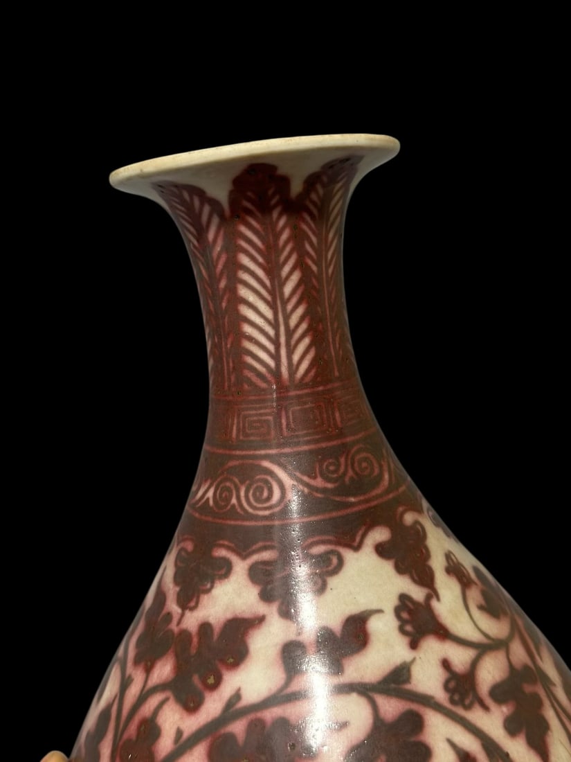 An Exquisite Underglaze-Red Lotus Pattern Vase - 3