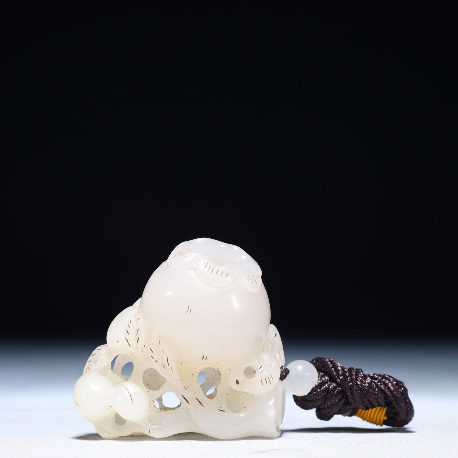 An Exquisite White Jade Peach Pendant: An Exquisite White Jade Peach Pendant,Qing Dynasty,China,Size:2.4inx1inx2.2in,Weight:106.6g 白玉桃子挂件,中国清代