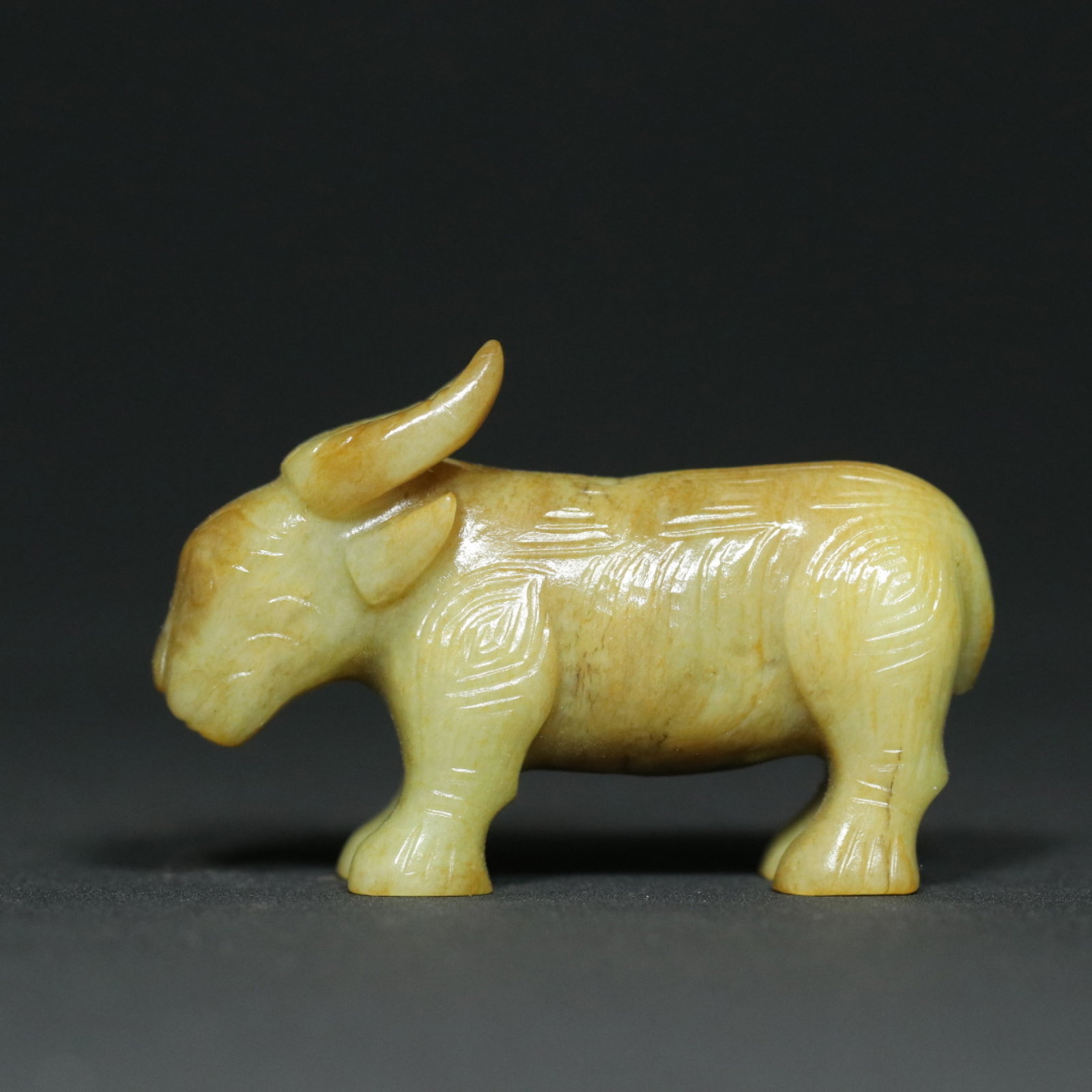 An Exquisite White Jade Buffalo Pendant: An Exquisite White Jade Buffalo Pendant,W.Zhou,China,Size:2.6inx0.9inx1.7in,Weight:70.3g 白玉牛挂件,中国西周时期