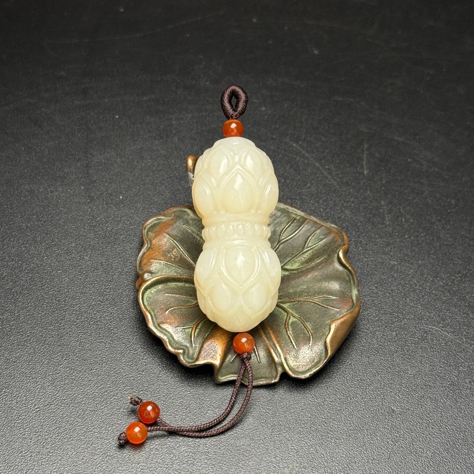 An Exquisite White Jade Lotus Pattern Pendant: An Exquisite White Jade Lotus Pattern Pendant,Qing Dynasty,China,Size:0.7inx1.6in,Weight:20g 白玉莲花纹挂件,中国清代