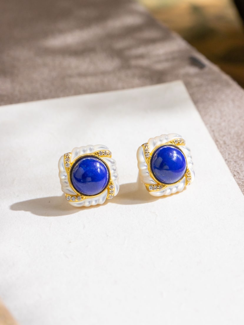 A Pair of Exquisite Sterling Silver-Gold Plated Inlaid Lapis Lazuli Earrings,Inlaid Diamond: A Pair of Exquisite Sterling Silver-Gold Plated Inlaid Lapis Lazuli Earrings,Inlaid Diamond 一对纯银镀金镶青金石耳钉,嵌