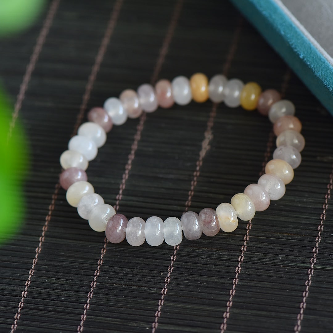 An Exquisite White Jade Bracelet: An Exquisite White Jade Bracelet,Size:0.2inx0.3in 白玉手串