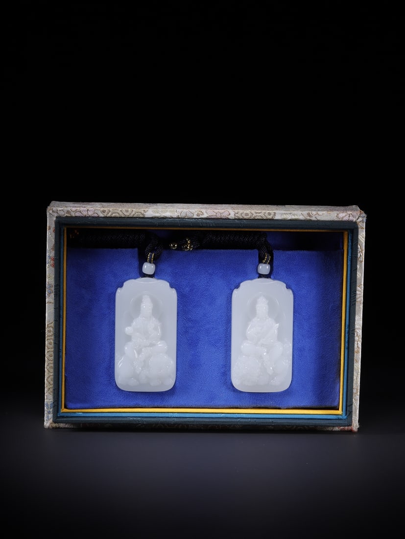 A Pair of Exquisite White Jade Buddha Statue Pattern Pendants: A Pair of Exquisite White Jade Buddha Statue Pattern Pendants,Qing Dynasty,China,Size:3inx1.6inx0.6in,Weight:179.3g