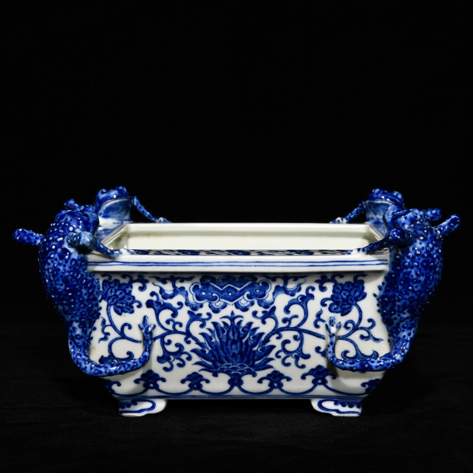 An Exquisite Blue and White Lotus Pattern Brush Washer (1 of 9)