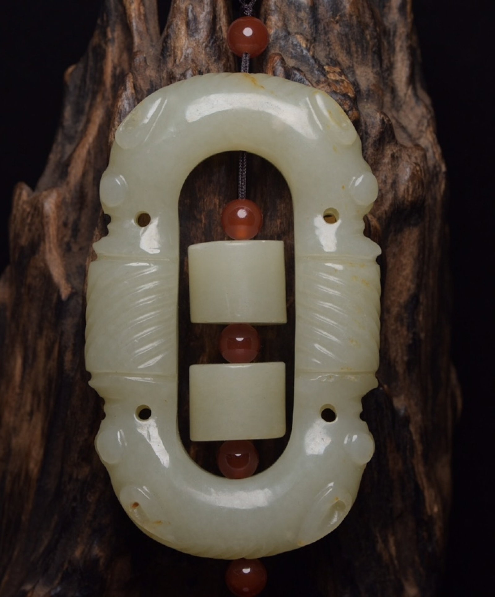 An Exquisite White Jade Pig and Dragon Pendant: An Exquisite White Jade Pig and Dragon Pendant,Qing Dynasty,China,Size:3.7inx2.2inx0.6in,Weight:141g 白玉猪龙挂件,中国清代