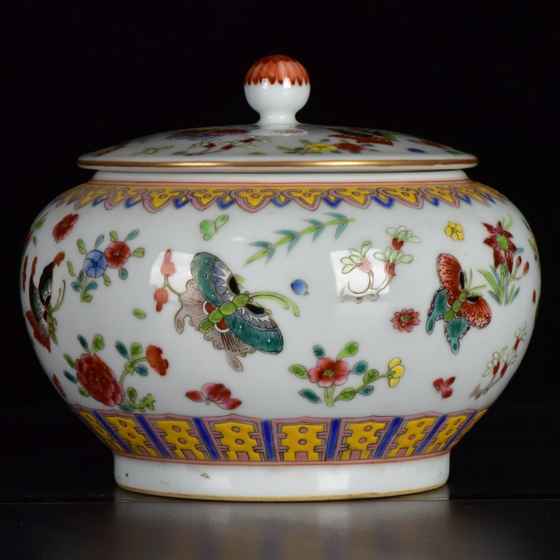 An Exquisite Famille-Rose Painted Gold Flower and Butterfly Pattern Jar with Cover: An Exquisite Famille-Rose Painted Gold Flower and Butterfly Pattern Jar with Cover,Qing Dynasty,China,Qianlong Six-Character Mark,Size:6.1inx7.5in 粉彩描金花卉Ś