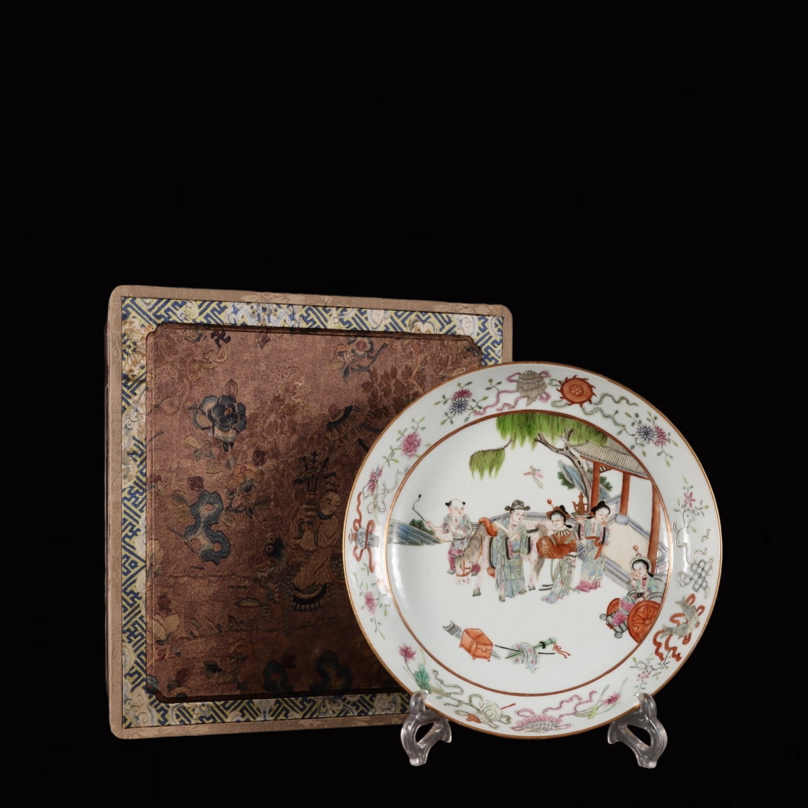 An Exquisite Famille-Rose Painted Gold Character and Story Pattern Plate: An Exquisite Famille-Rose Painted Gold Character and Story Pattern Plate,Qing Dynasty,China,Xianfeng Six-character Mark,Size:2.2inx10in 粉彩描金人物故事
