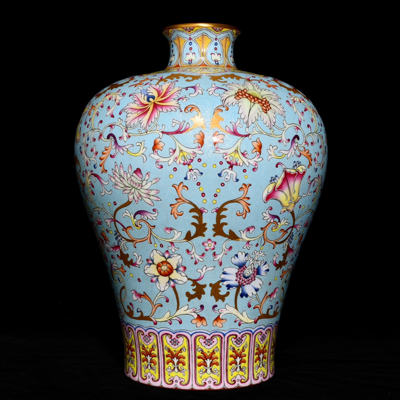 A Rare Turquoise Glazed Famille-Rose Gilt Lotus Pattern Vase: A Rare Turquoise Glazed Famille-Rose Gilt Lotus Pattern Vase,Qing Dynasty,China,Qianlong Six-character Mark,Size:15inx11in 松石绿釉粉彩鎏金缠ĉ