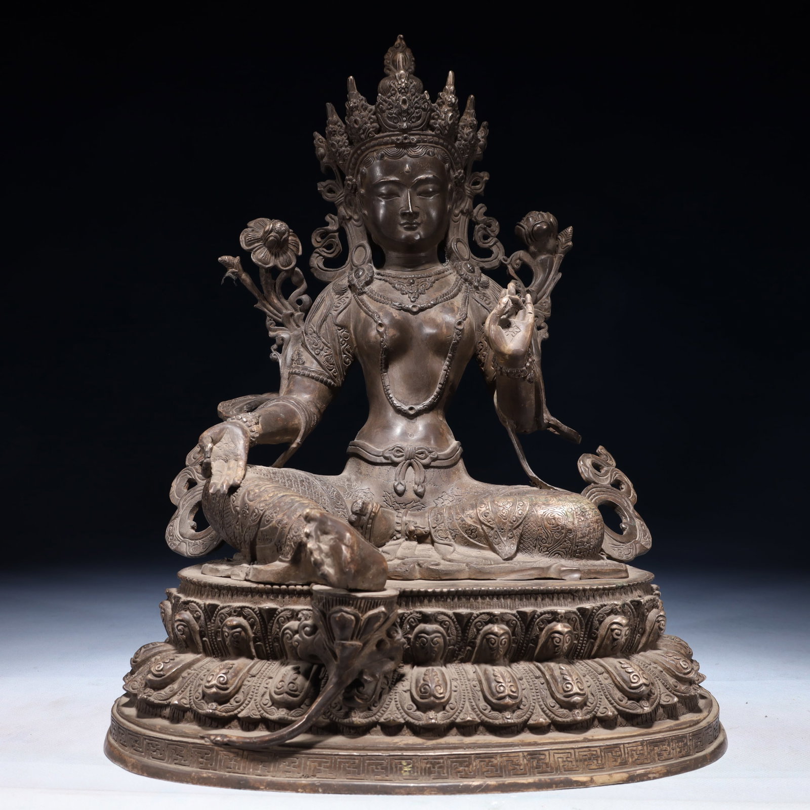 A Solemn Silver-plated Bronze Statue of Tara: A Solemn Silver-plated Bronze Statue of Tara,Qing Dynasty,China,Size:13.4inx9.8inx17.3in,Weight:5500g 铜镀银度母像,中国清代