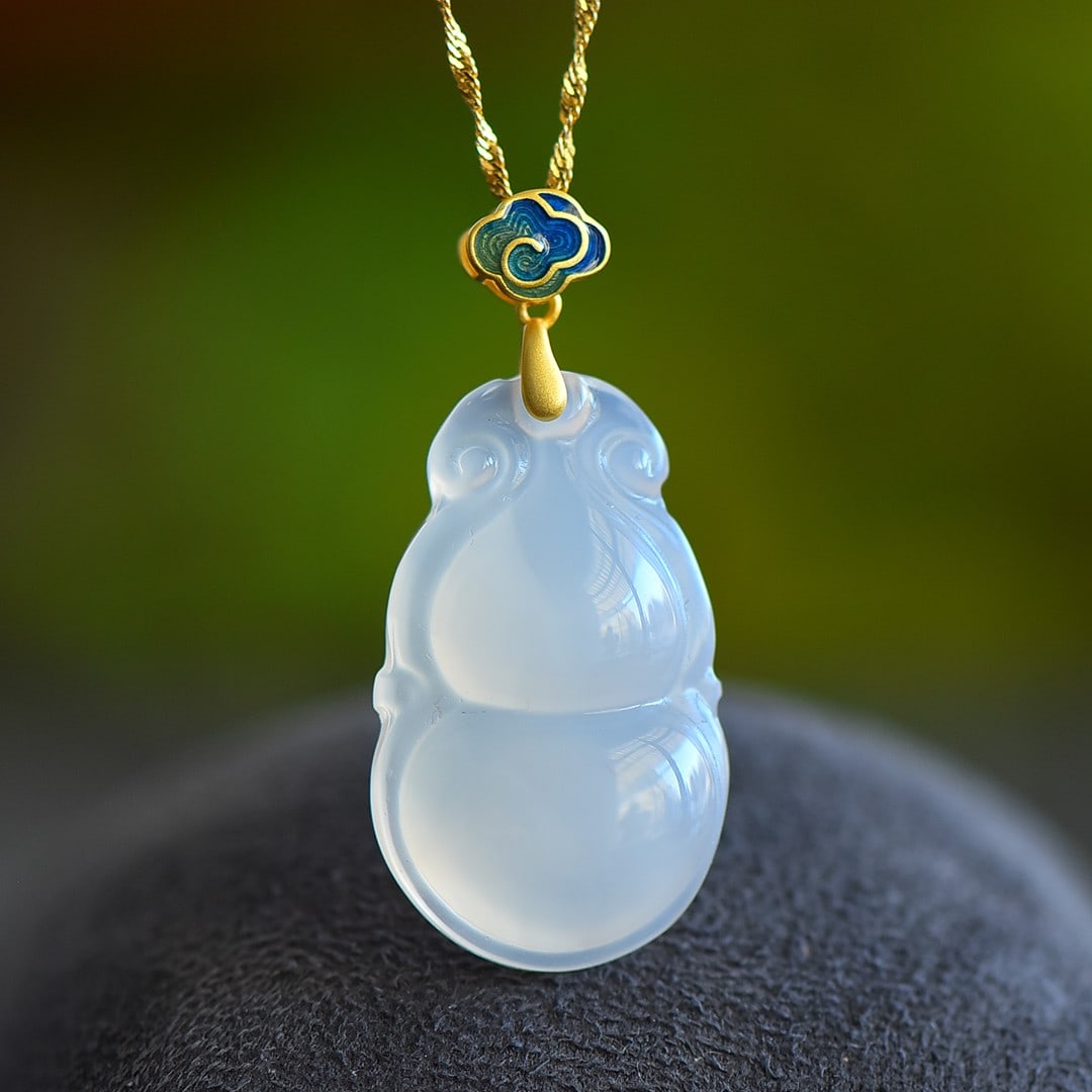An Exquisite Sterling Silver-Gold Plated Inlaid Agate Pendant: An Exquisite Sterling Silver-Gold Plated Inlaid Agate Pendant,Size:0.8inx1.3in 纯银镀金镶玛瑙吊坠