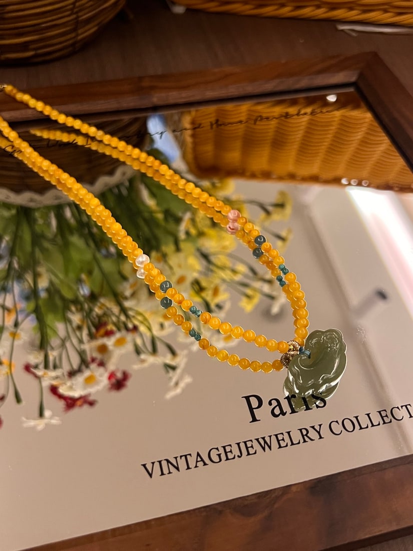 An Exquisite Beeswax With Jasper Necklace: An Exquisite Beeswax With Jasper Necklace 蜜蜡配碧玉项链