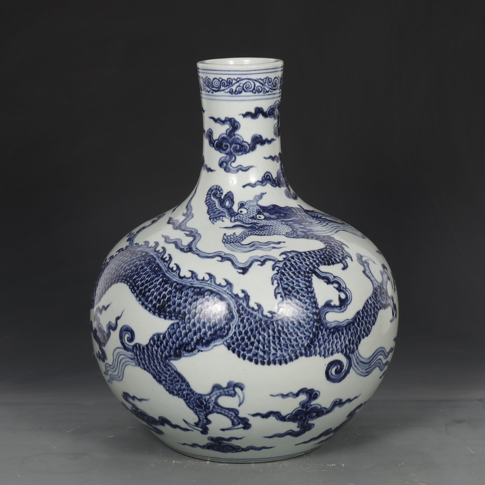A Huge Blue and White Auspicious Cloud and Dragon Pattern Vase: A Huge Blue and White Auspicious Cloud and Dragon Pattern Vase,Ming Dynasty,China,Size:17.3inx13.4in 青花祥云龙纹瓶,中国明代