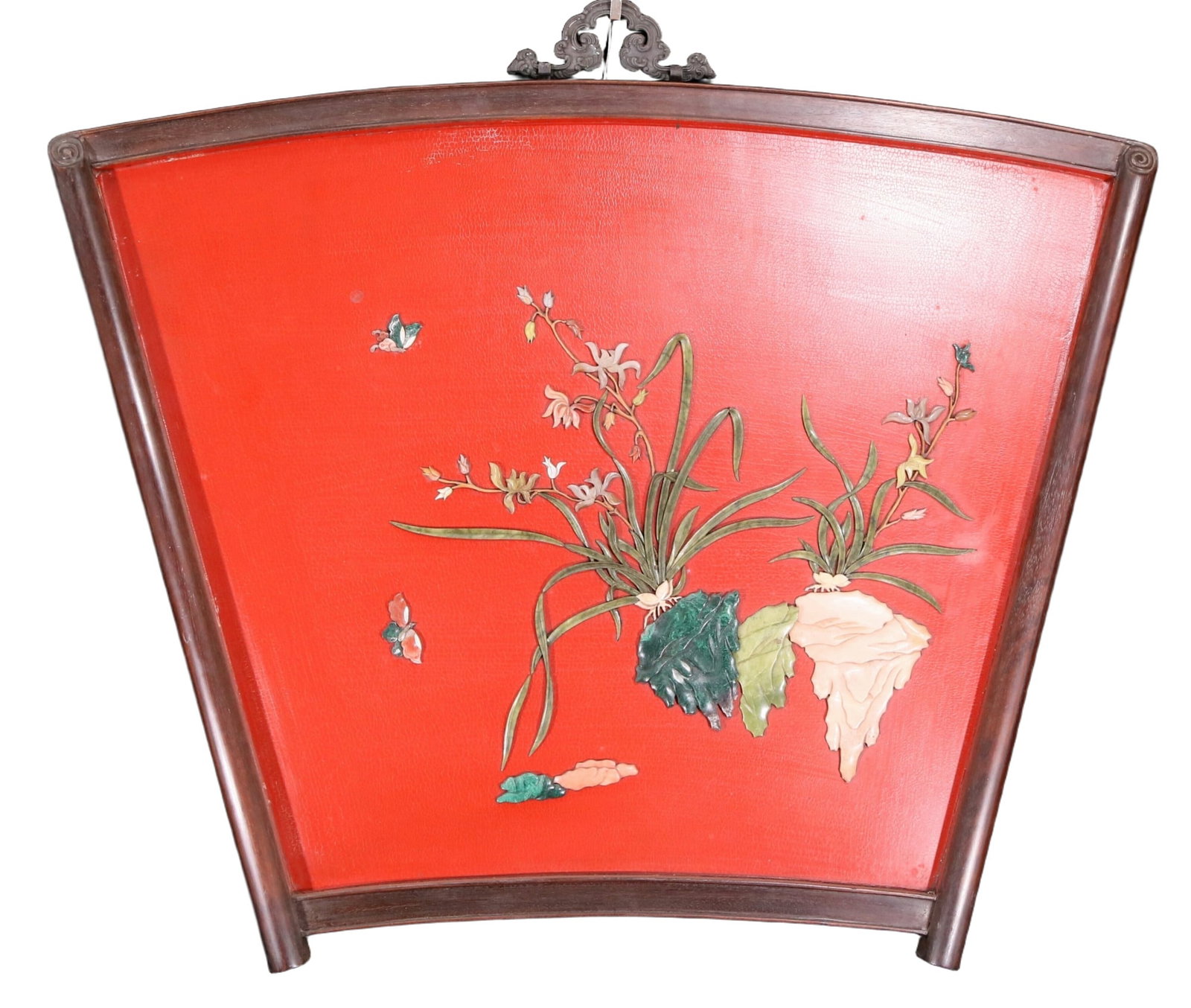 An exquisite zitanwood lacquered vase pattern hanging screen: An exquisite lacquered zitanwood hanging screen with a vase pattern inlaid with gems, Qing Dynasty , China. This hanging screen is an exquisite work of art. It uses zitanwood as the base material and 