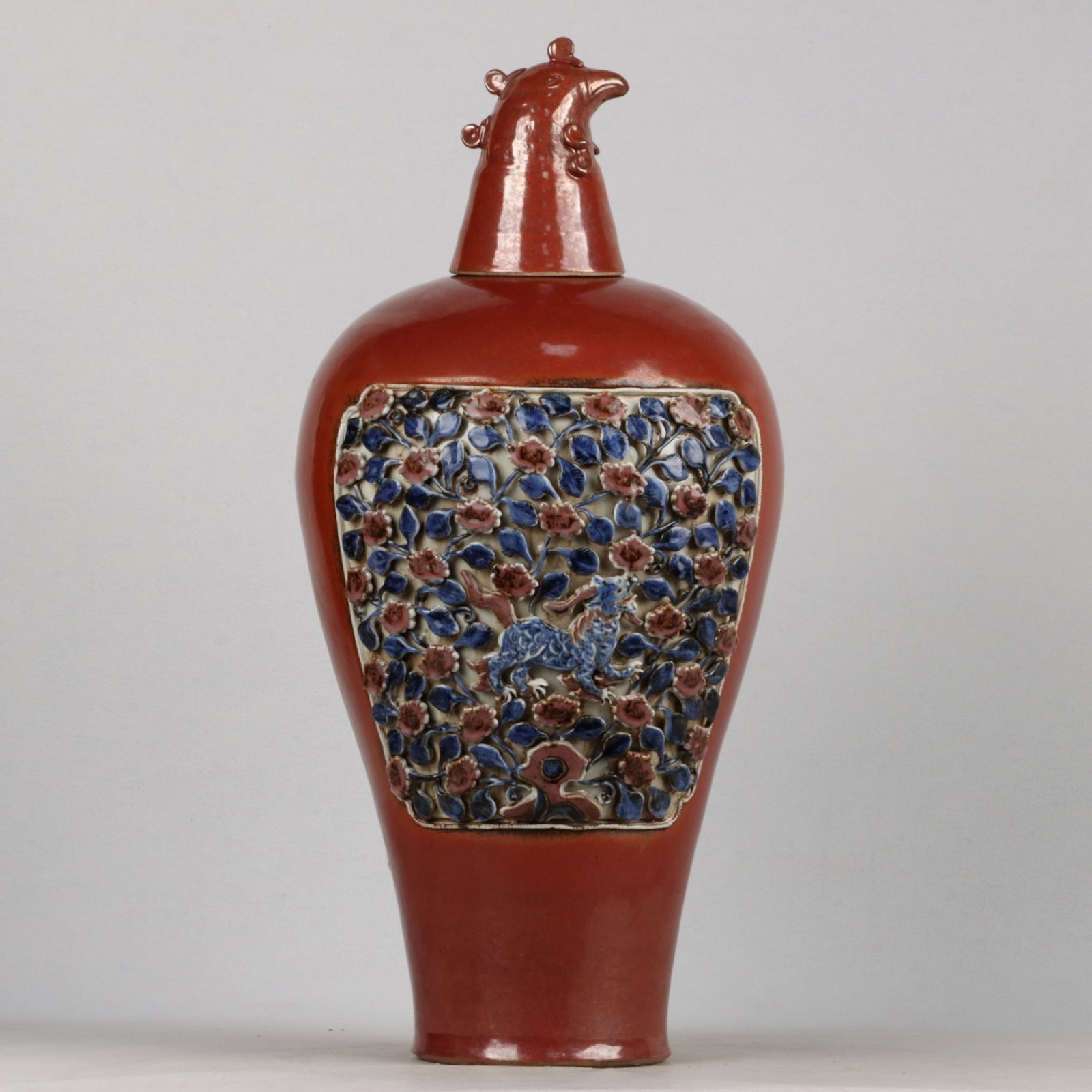 A Huge Blue and White Underglaze-Red Flower and Phoenix Pattern Cover Jar: A Huge Blue and White Underglaze-Red Flower and Phoenix Pattern Cover Jar,Yuan Dynasty, China,Size:20.3inx9.8in 青花釉里红花卉凤纹盖罐
