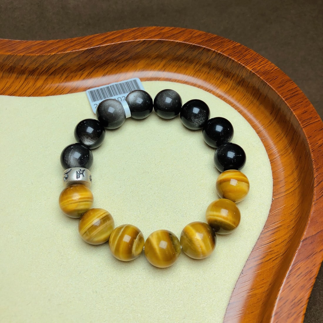 An Exquisite Crystal Bracelet: An Exquisite Crystal Bracelet,Size:0.5in,0.5in,Weight:38.5g 水晶手串