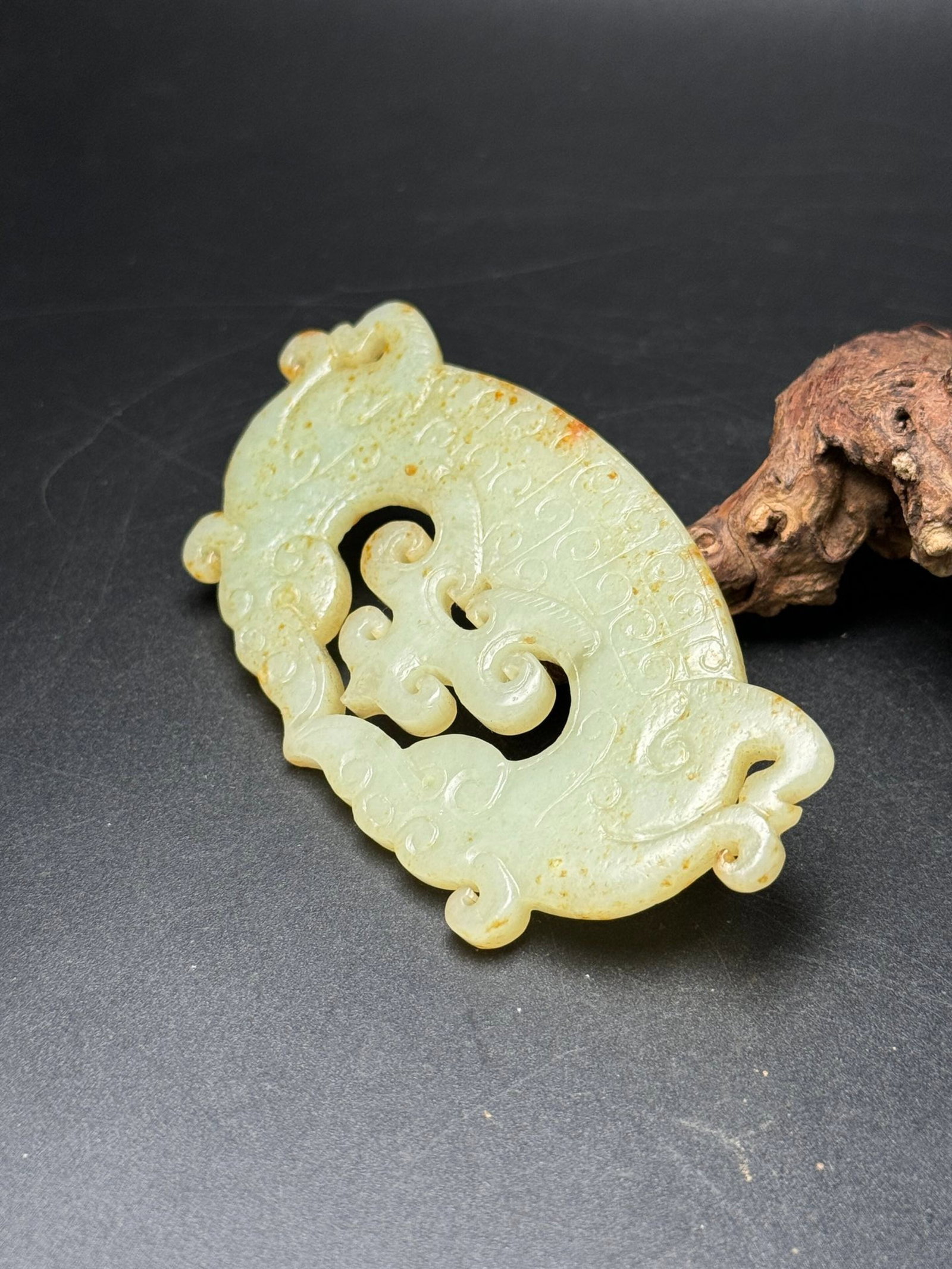 An Exquisite White Jade Dragon Pattern Pendant - 4