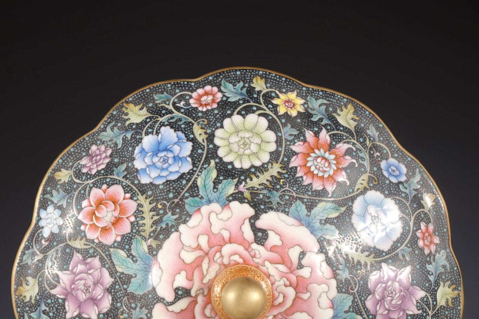 An Exquisite Enamel Flower Pattern Box - 9
