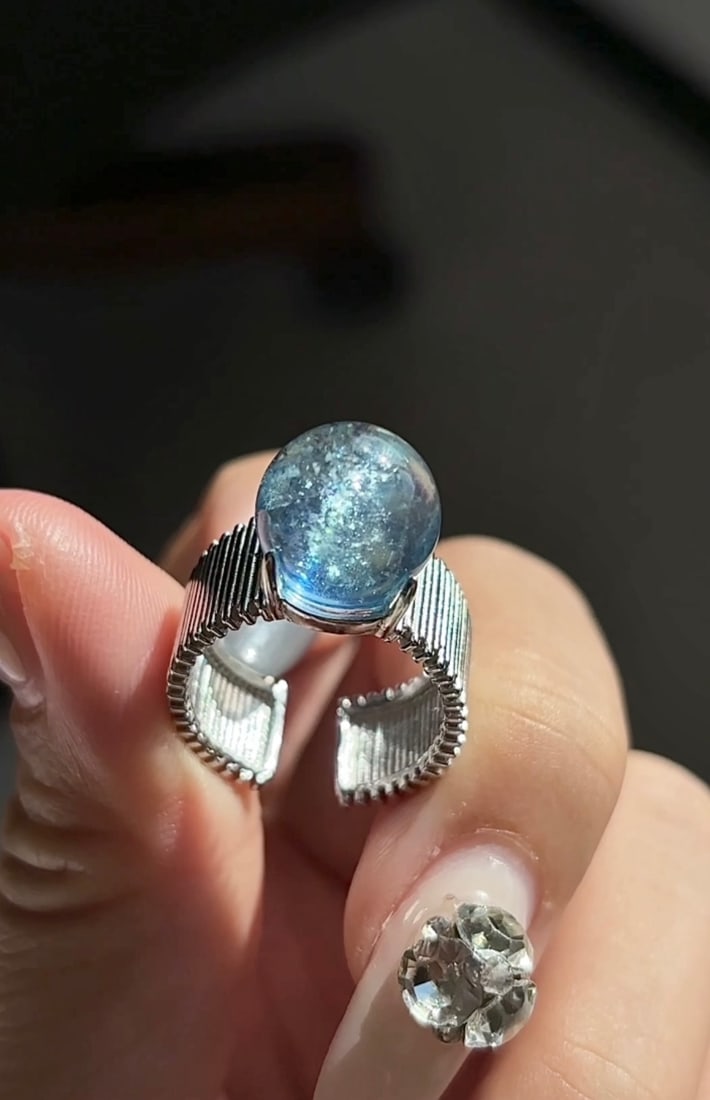 An Exquisite Aquamarine Ring: An Exquisite Aquamarine Ring,Size:0.5in,Weight:7.8g 海蓝宝戒指