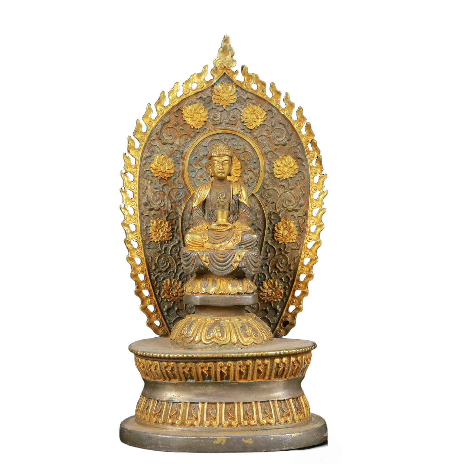 An Exquisite Gilt Silver Statue of Sakyamuni: An Exquisite Gilt Silver Statue of Sakyamuni,Tang Dynasty,China,Zhenguan Four-Character Mark,Size:4.7inx7.9inx9.4in,Weight:1300g 银鎏金释迦摩尼像,ߑ