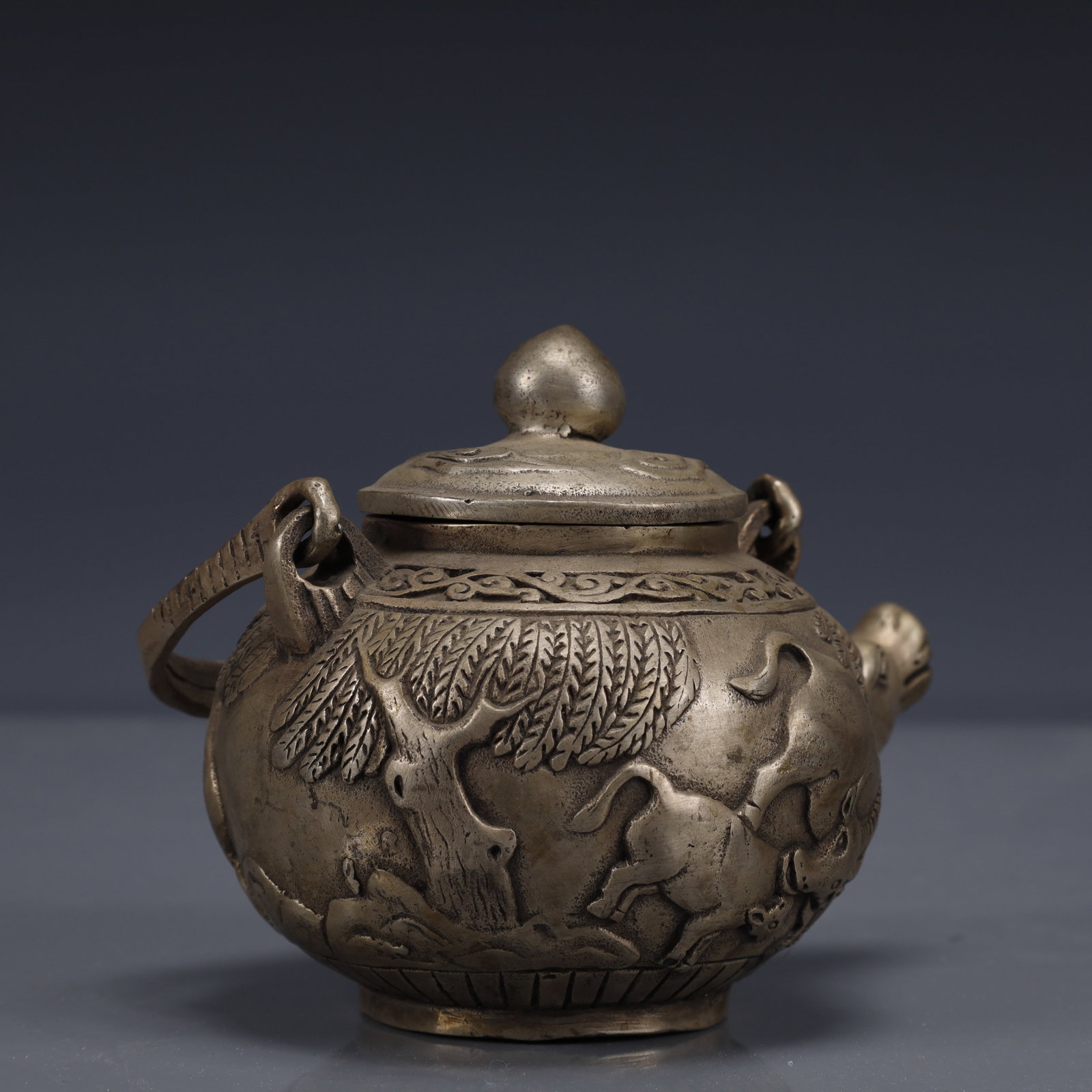 An Exquisite Silver-Plated Bronze Buffalo Pattern Ewer - 6