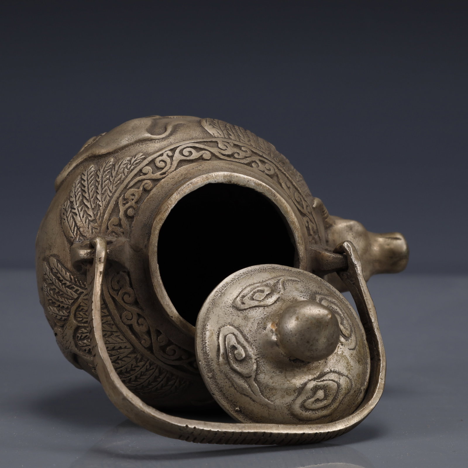 An Exquisite Silver-Plated Bronze Buffalo Pattern Ewer - 8