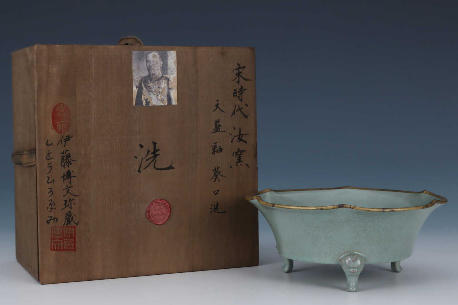 An Exquisite Ru yao Sky Blue Glazed Cover with Gold Tripod Brush Washer,with an Imperial Poem by: An Exquisite Ru yao Sky Blue Glazed Cover with Gold Tripod Brush Washer,with an Imperial Poem by Emperor Qianlong,Song Dynasty,China,Size:3.5inx8.1in 汝窑天蓝釉金&#